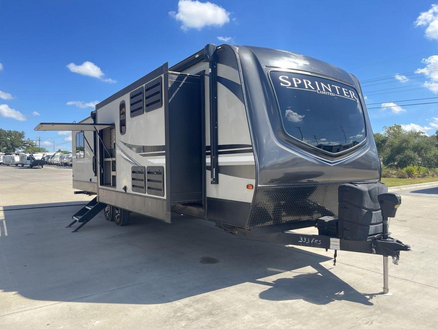 2019 KEYSTONE SPRINTER 333FKS (4YDT33321K1) , Length: 37.75 ft. | Dry Weight: 8,994 lbs. | Gross Weight: 11,500 lbs. | Slides: 3 transmission, located at 4319 N Main Street, Cleburne, TX, 76033, (817) 221-0660, 32.435829, -97.384178 - Photo#23