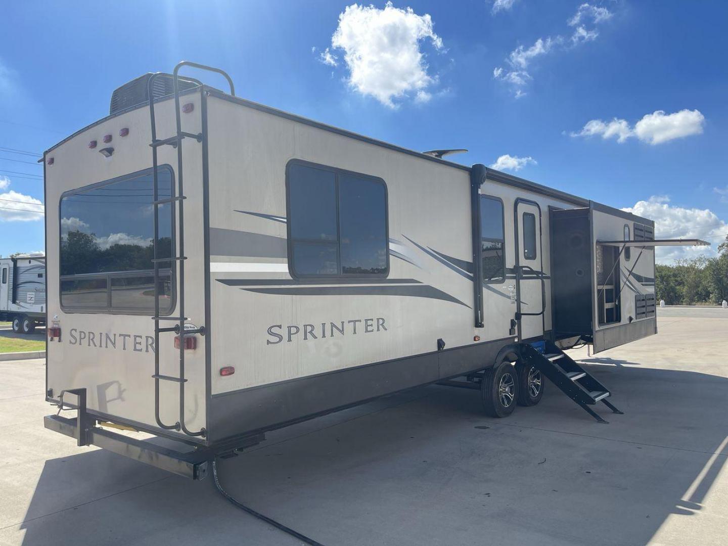 2019 KEYSTONE SPRINTER 333FKS (4YDT33321K1) , Length: 37.75 ft. | Dry Weight: 8,994 lbs. | Gross Weight: 11,500 lbs. | Slides: 3 transmission, located at 4319 N Main Street, Cleburne, TX, 76033, (817) 221-0660, 32.435829, -97.384178 - Photo#25