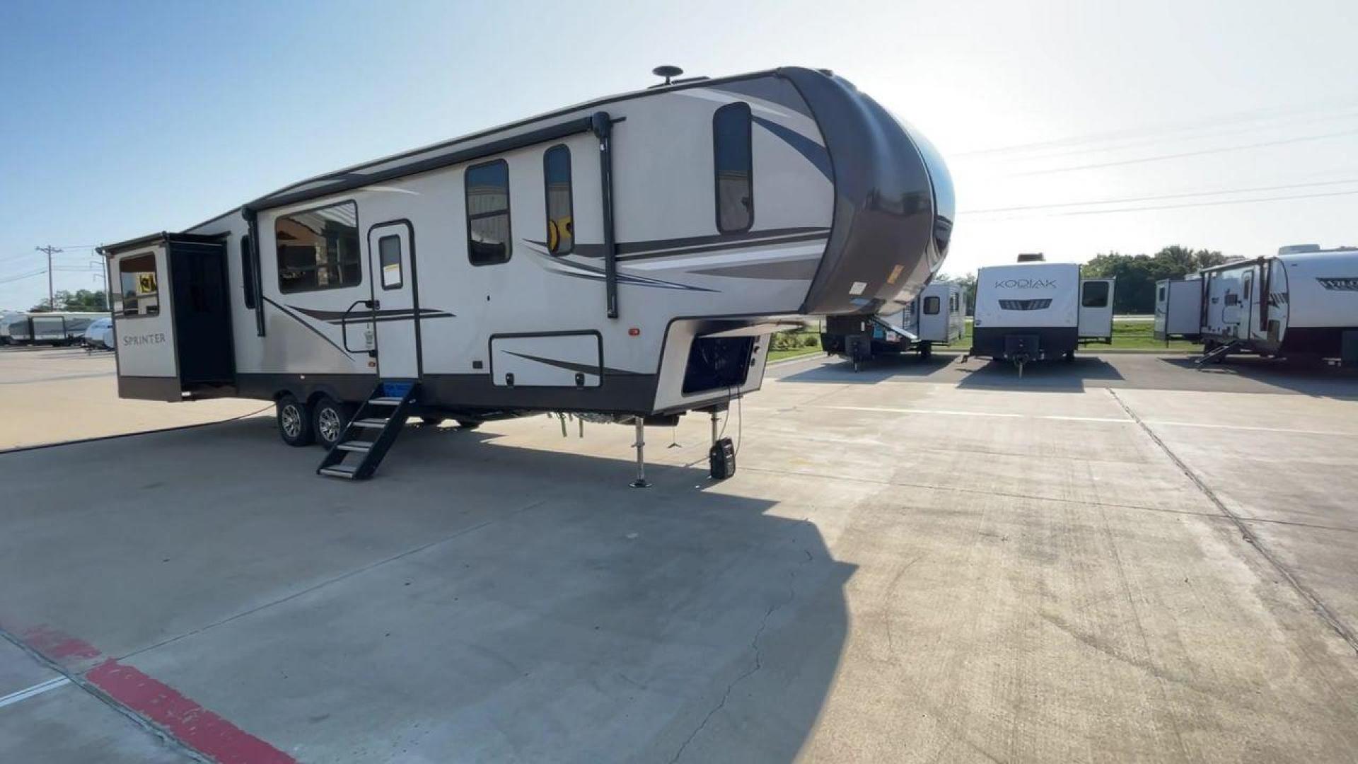 2019 KEYSTONE SPRINTER 3531FWDEN (4YDF35326K1) , Length: 39 ft. | Dry Weight: 10,750 lbs. | Gross Weight: 14,000 lbs. | Slides: 4 transmission, located at 4319 N Main Street, Cleburne, TX, 76033, (817) 221-0660, 32.435829, -97.384178 - At 39 ft. long, the 2019 Keystone Sprinter 3531FWDEN exudes modernity and functionality. This fifth-wheel structure enhances stability during towing, and its sleek two-tone body with light gray and black accents offers a visually appealing aesthetic. The four (4) slideouts dramatically increase the - Photo#3