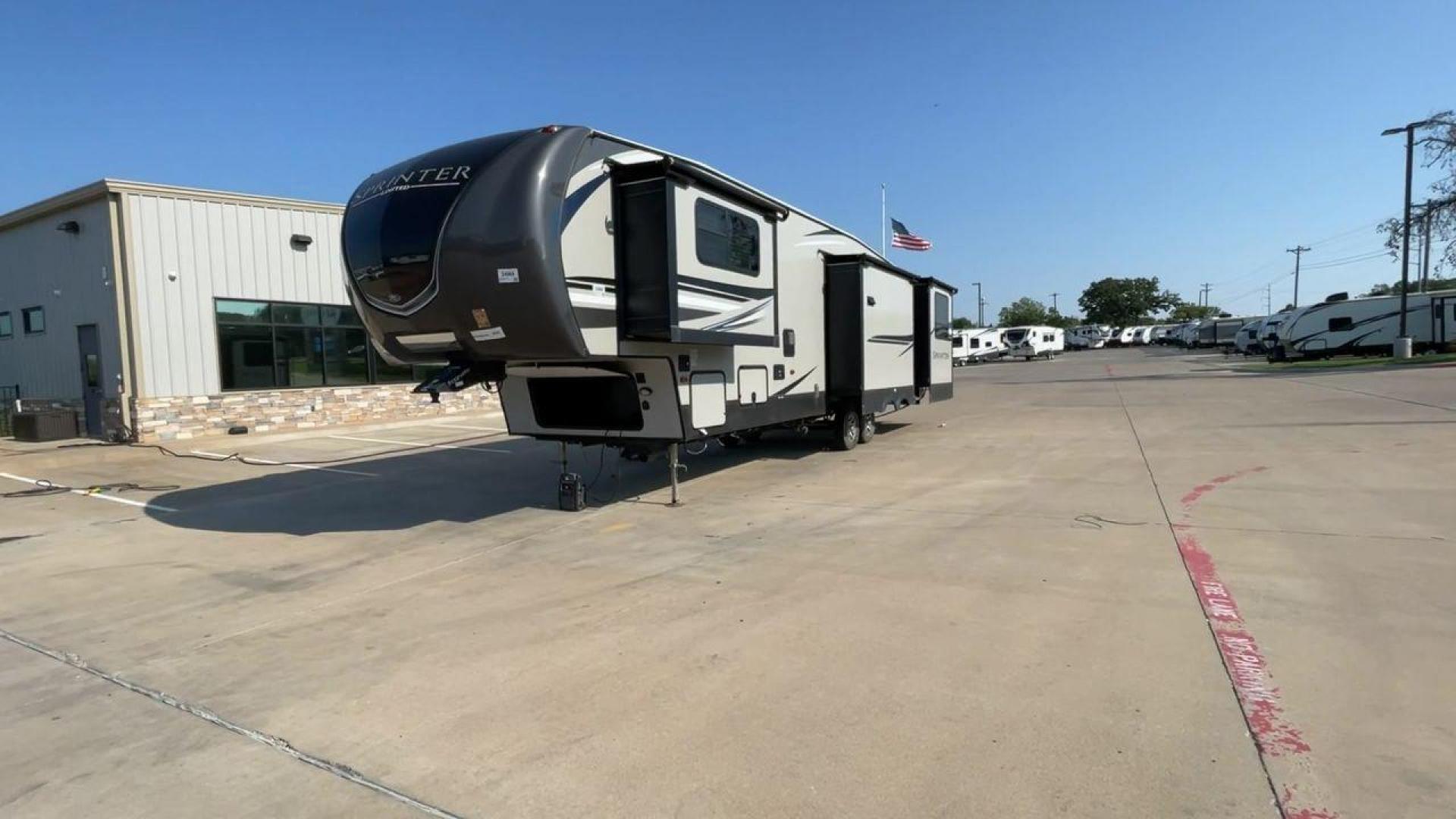 2019 KEYSTONE SPRINTER 3531FWDEN (4YDF35326K1) , Length: 39 ft. | Dry Weight: 10,750 lbs. | Gross Weight: 14,000 lbs. | Slides: 4 transmission, located at 4319 N Main Street, Cleburne, TX, 76033, (817) 221-0660, 32.435829, -97.384178 - At 39 ft. long, the 2019 Keystone Sprinter 3531FWDEN exudes modernity and functionality. This fifth-wheel structure enhances stability during towing, and its sleek two-tone body with light gray and black accents offers a visually appealing aesthetic. The four (4) slideouts dramatically increase the - Photo#5