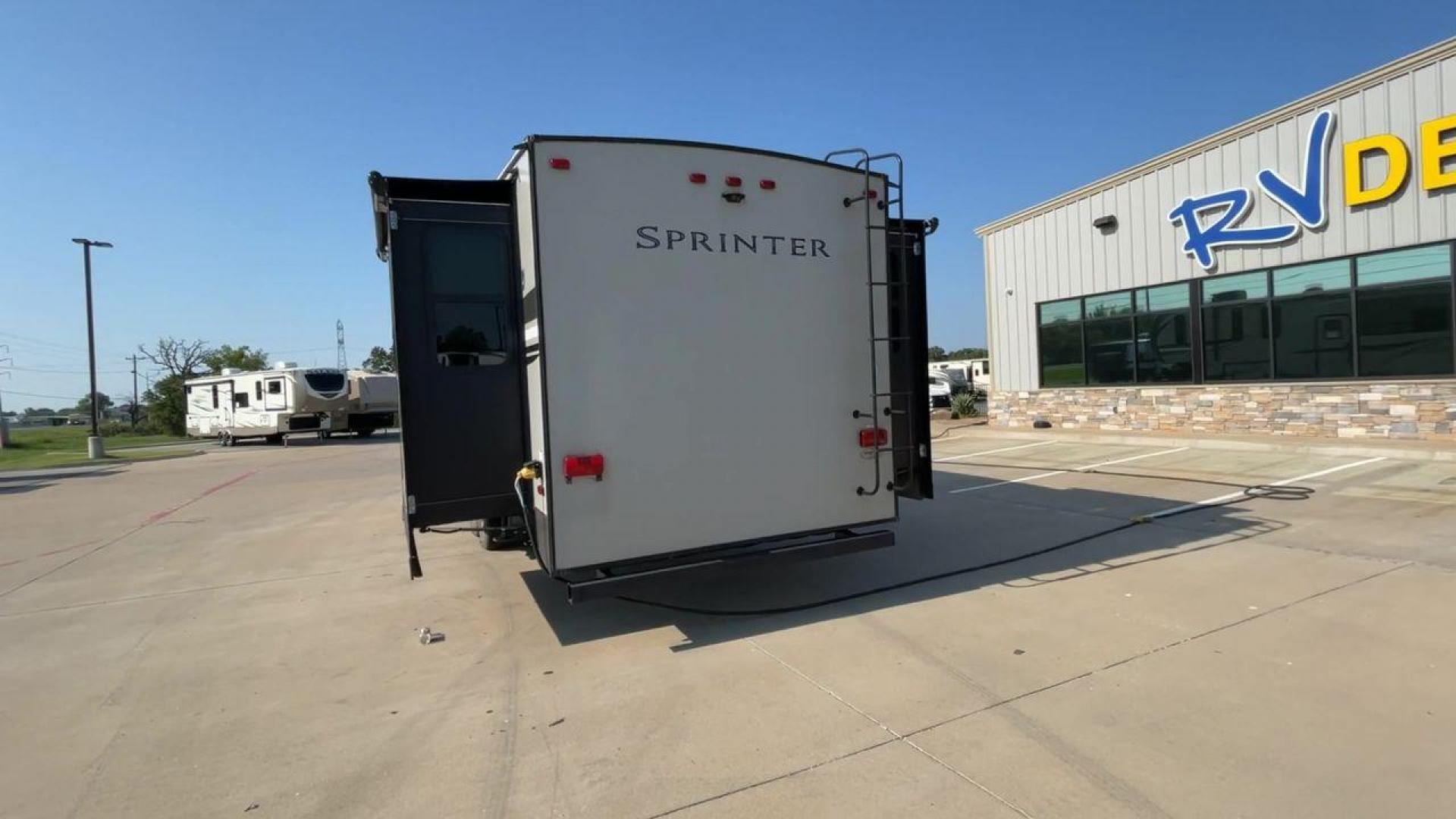 2019 KEYSTONE SPRINTER 3531FWDEN (4YDF35326K1) , Length: 39 ft. | Dry Weight: 10,750 lbs. | Gross Weight: 14,000 lbs. | Slides: 4 transmission, located at 4319 N Main Street, Cleburne, TX, 76033, (817) 221-0660, 32.435829, -97.384178 - At 39 ft. long, the 2019 Keystone Sprinter 3531FWDEN exudes modernity and functionality. This fifth-wheel structure enhances stability during towing, and its sleek two-tone body with light gray and black accents offers a visually appealing aesthetic. The four (4) slideouts dramatically increase the - Photo#8