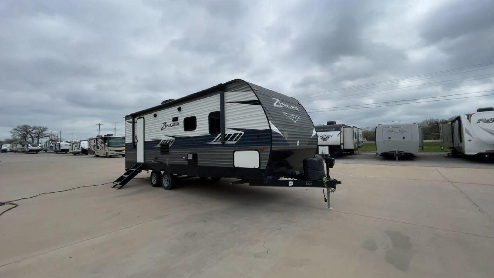 2019 KEYSTONE ZINGER 254RB (4YDT25426KS) , Length: 29.5 ft | Dry Weight: 6,042 lbs| Slides: 1 transmission, located at 4319 N Main Street, Cleburne, TX, 76033, (817) 221-0660, 32.435829, -97.384178 - Take a trip of comfort and excitement in the 2019 Keystone Zinger 254RB travel trailer, which was carefully made to change the way you use an RV. This type, which is 29.5 feet long, is the perfect mix of functionality and style. The Zinger 254RB is built to last with a strong metal body and fibergla - Photo#3