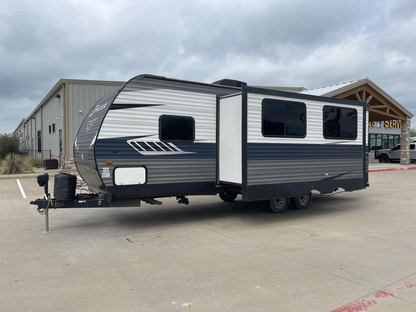 2019 KEYSTONE ZINGER 254RB (4YDT25426KS) , Length: 29.5 ft | Dry Weight: 6,042 lbs| Slides: 1 transmission, located at 4319 N Main Street, Cleburne, TX, 76033, (817) 221-0660, 32.435829, -97.384178 - Take a trip of comfort and excitement in the 2019 Keystone Zinger 254RB travel trailer, which was carefully made to change the way you use an RV. This type, which is 29.5 feet long, is the perfect mix of functionality and style. The Zinger 254RB is built to last with a strong metal body and fibergla - Photo#24