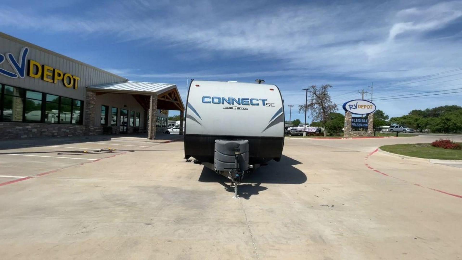 2019 KZ CONNECT 261BHSKE (4EZTL2627K7) , located at 4319 N Main Street, Cleburne, TX, 76033, (817) 221-0660, 32.435829, -97.384178 - Here are additional factors highlighting why owning this RV is a superb choice. (1) Its layout features a slide-out with a sofa and dinette that converts into a bed, providing ample space for relaxing and socializing. (2) It has a rear bunkhouse features two twin beds, ideal for children or gues - Photo#4