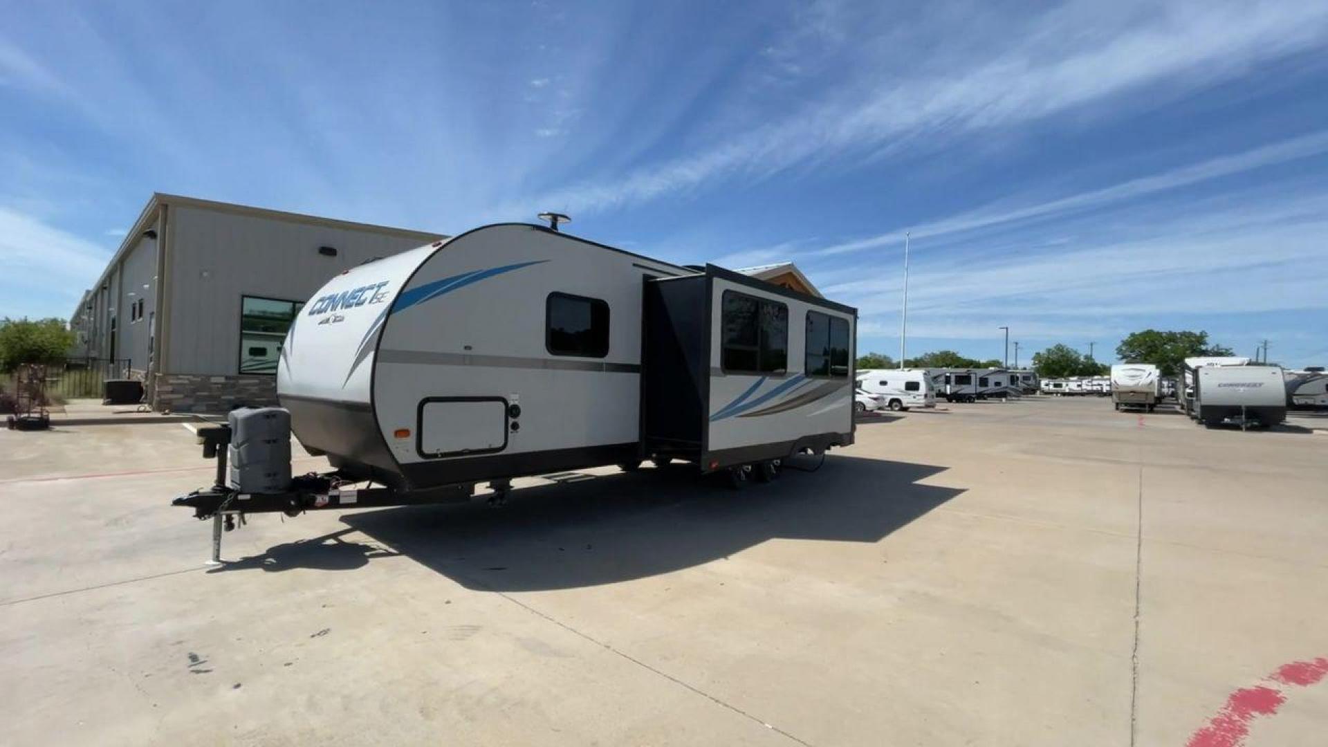 2019 KZ CONNECT 261BHSKE (4EZTL2627K7) , located at 4319 N Main Street, Cleburne, TX, 76033, (817) 221-0660, 32.435829, -97.384178 - Here are additional factors highlighting why owning this RV is a superb choice. (1) Its layout features a slide-out with a sofa and dinette that converts into a bed, providing ample space for relaxing and socializing. (2) It has a rear bunkhouse features two twin beds, ideal for children or gues - Photo#5