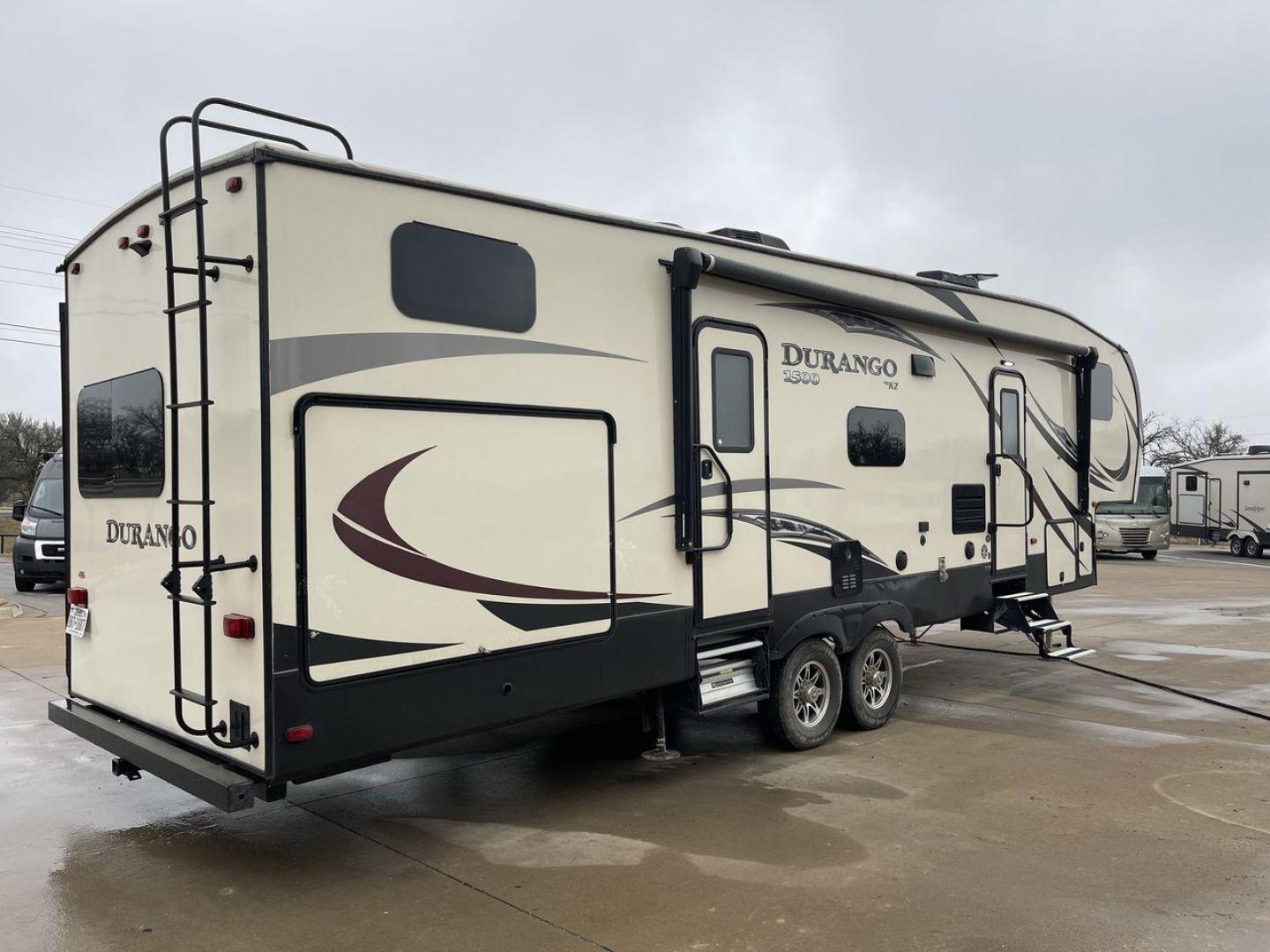 2019 KZ DURANGO GOLD 292BHT (4EZFD2925K6) , Length: 35 ft | Gross Weight: 11,500 lbs | Slides: 3 transmission, located at 4319 N Main Street, Cleburne, TX, 76033, (817) 221-0660, 32.435829, -97.384178 - At 35 ft. long, this 2019 KZ Durango 1500 292BHT fifth wheel RV showcases a striking two-tone cream and black color scheme accented with bold, swooping graphics in shades of gray and burgundy. The front cap features a sleek, aerodynamic design with the "Durango 1500" branding and mountain graphic. A - Photo#24