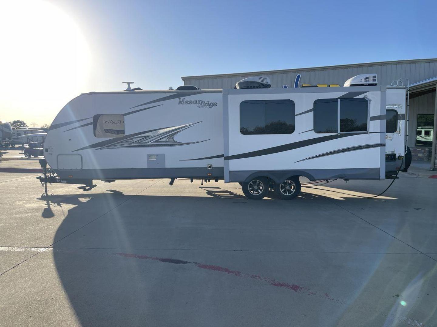 2019 MESA RIDGE 275RLS (58TBH0BR5K3) , Length: 33.9 ft. | Dry Weight: 7,065 lbs. | Gross Weight: 8,995 lbs. | Slides: 2 transmission, located at 4319 N Main Street, Cleburne, TX, 76033, (817) 221-0660, 32.435829, -97.384178 - This 2019 Mesa Ridge 275RLS is a dual-axle aluminum wheel setup measuring nearly 34 feet long. It has a dry weight of 7,065 lbs. and a GVWR of 8,995 lbs. It also has a manageable hitch weight of 880 lbs. With two slides, this travel trailer is roomy and comfortable! It features a combined living - Photo#24