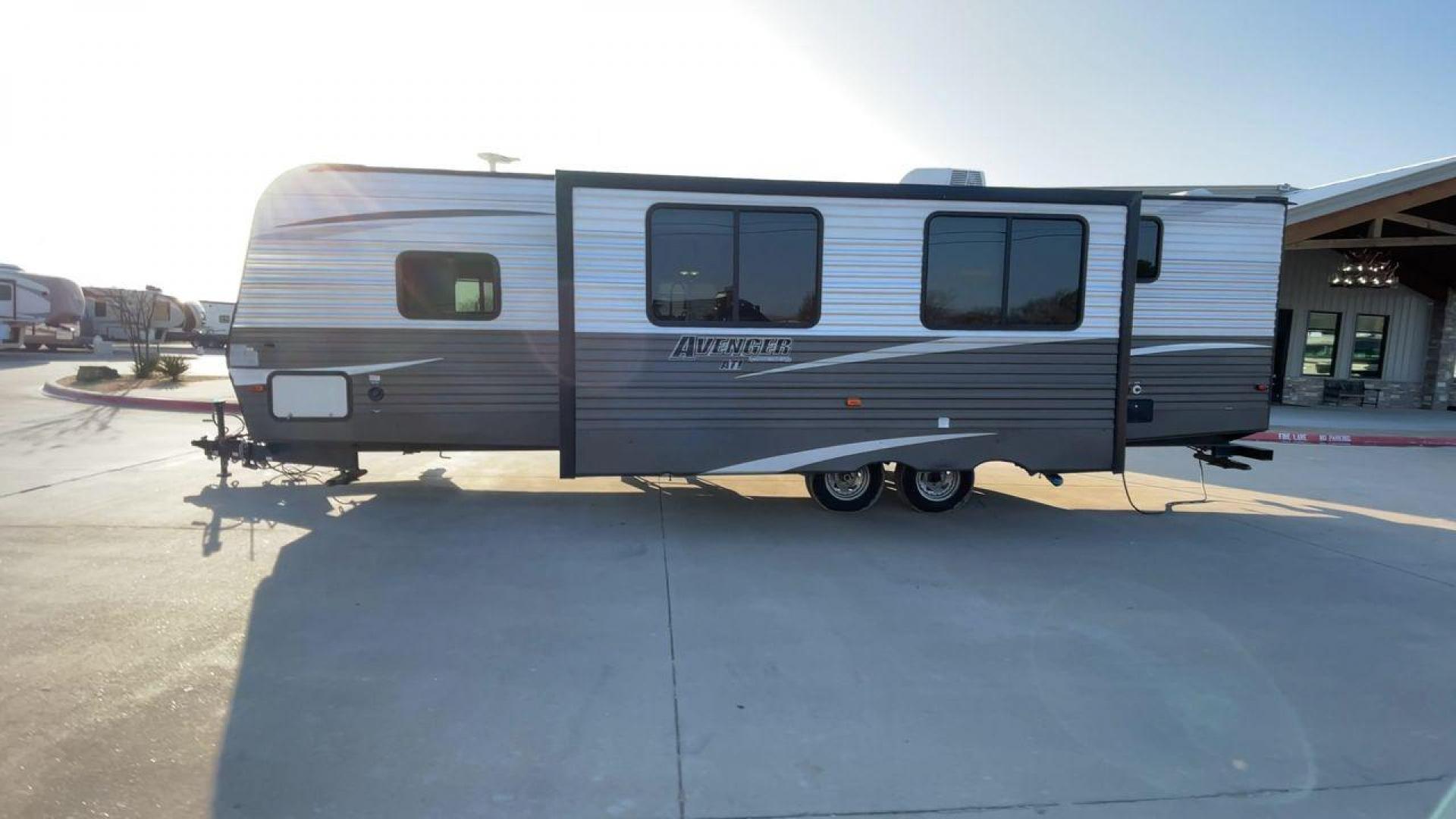 2019 TAN PRIMETIME AVENGER 27RBS (5ZT2AVSB2JB) , Length: 33.5 ft. | Dry Weight: 6,663 lbs. | Slides: 1 transmission, located at 4319 N Main Street, Cleburne, TX, 76033, (817) 221-0660, 32.435829, -97.384178 - This 2019 Prime Time Avenger 27RBS measures 33.5 feet long. It has a dry weight of 6,663 lbs. and a payload capacity of 2,902 lbs. It also has a manageable hitch weight of 765 lbs. Additionally, it features one slide and one 16-foot awning. The unit is designed with a front private bedroom, a centra - Photo#6