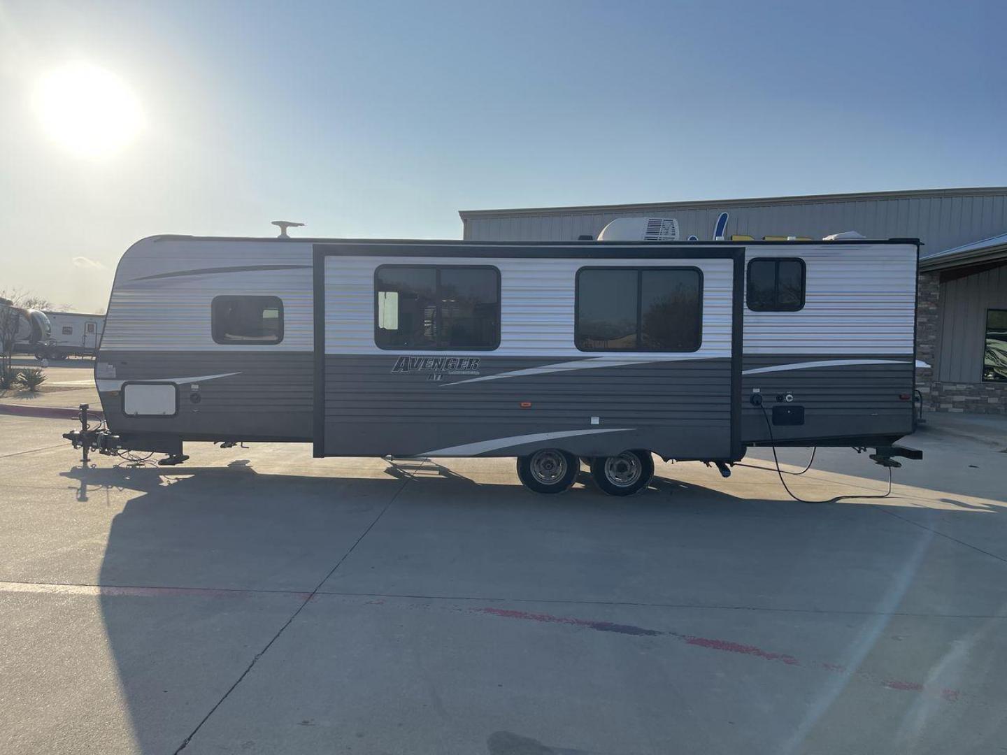 2019 TAN PRIMETIME AVENGER 27RBS (5ZT2AVSB2JB) , Length: 33.5 ft. | Dry Weight: 6,663 lbs. | Slides: 1 transmission, located at 4319 N Main Street, Cleburne, TX, 76033, (817) 221-0660, 32.435829, -97.384178 - This 2019 Prime Time Avenger 27RBS measures 33.5 feet long. It has a dry weight of 6,663 lbs. and a payload capacity of 2,902 lbs. It also has a manageable hitch weight of 765 lbs. Additionally, it features one slide and one 16-foot awning. The unit is designed with a front private bedroom, a centra - Photo#23