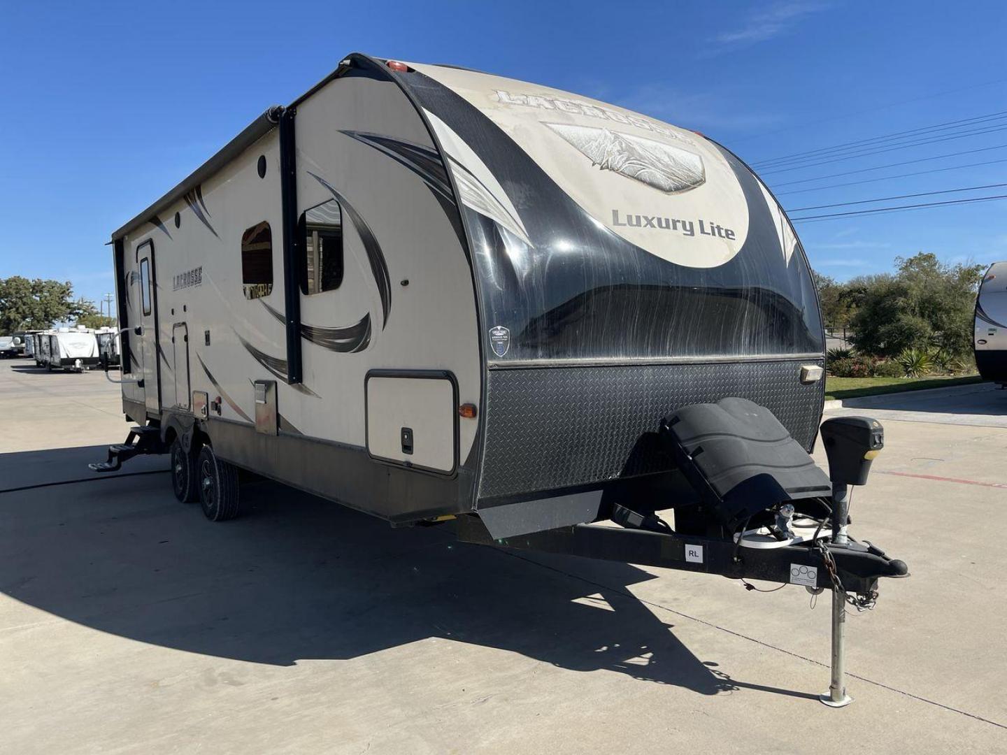 2019 TAN PRIME TIME LACROSSE 2911RB - (5ZT2LCUB3KB) , Length: 31.92 ft. | Dry Weight: 6,516 lbs. | Slides: 1 transmission, located at 4319 N Main Street, Cleburne, TX, 76033, (817) 221-0660, 32.435829, -97.384178 - This 2019 LaCrosse 2911RB travel trailer measures just a bit under 32' in length. It is a dual axle, aluminum wheel setup with a dry weight of 6,516 lbs and has a carrying capacity of 3,054 lbs. This LaCrosse has one slide. The rear of the trailer holds the bathroom, which has a standalone sink a - Photo#23