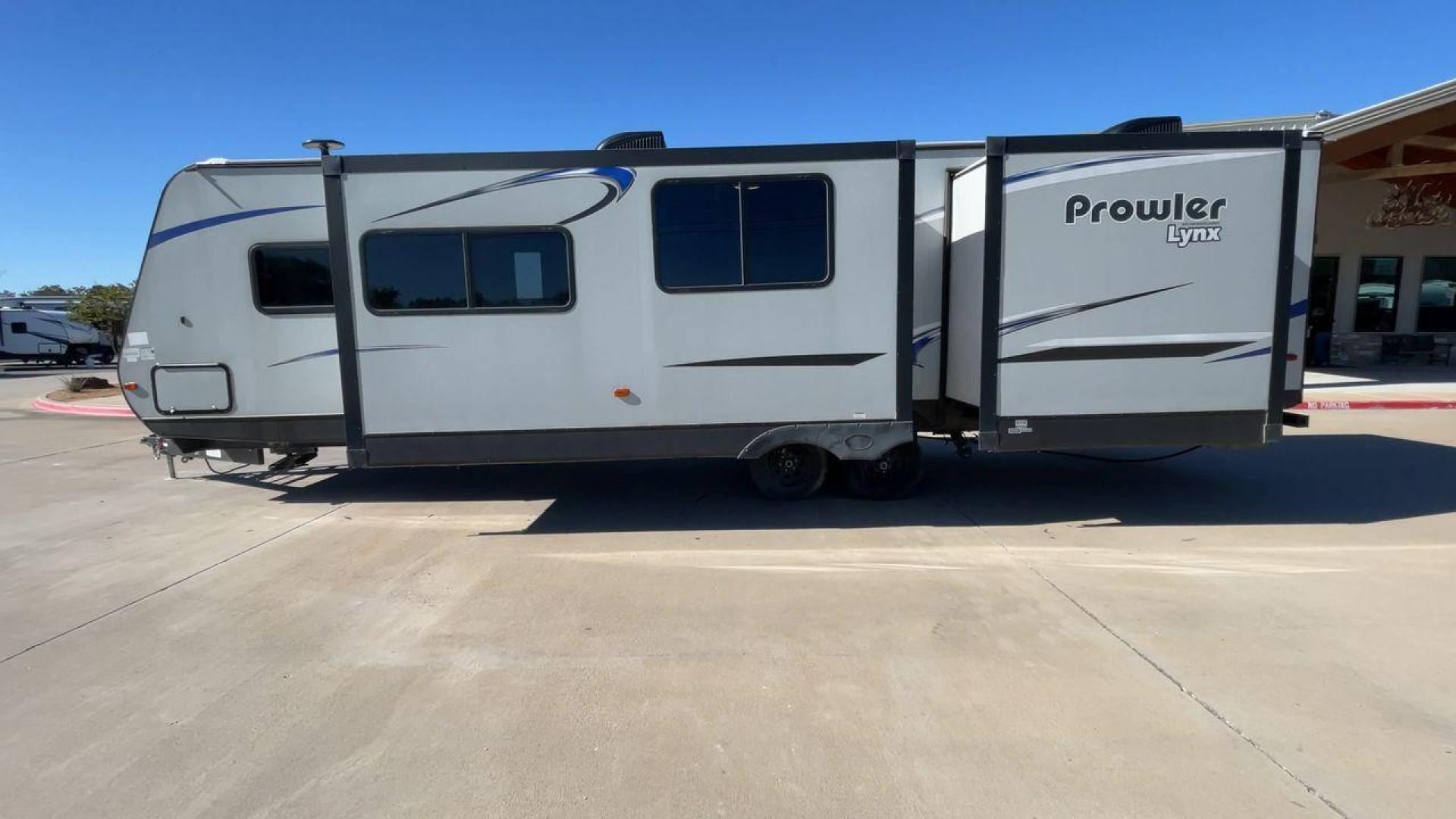 2019 GRAY PROWLER 32LX - (5SFPB3626KE) , Length: 36.33 ft. | Dry Weight: 7,540 lbs. | Slides: 2 transmission, located at 4319 N Main Street, Cleburne, TX, 76033, (817) 221-0660, 32.435829, -97.384178 - This 2019 Prowler 32LX is a dual-axle steel wheel setup measuring 36.33 ft. in length and 11.17 ft. in height. It has a dry weight of 7,540 lbs. and a hitch weight of 940 lbs. It features two doors, two slides, and one awning. This travel trailer is a bunkhouse model that can sleep up to 11 peopl - Photo#6