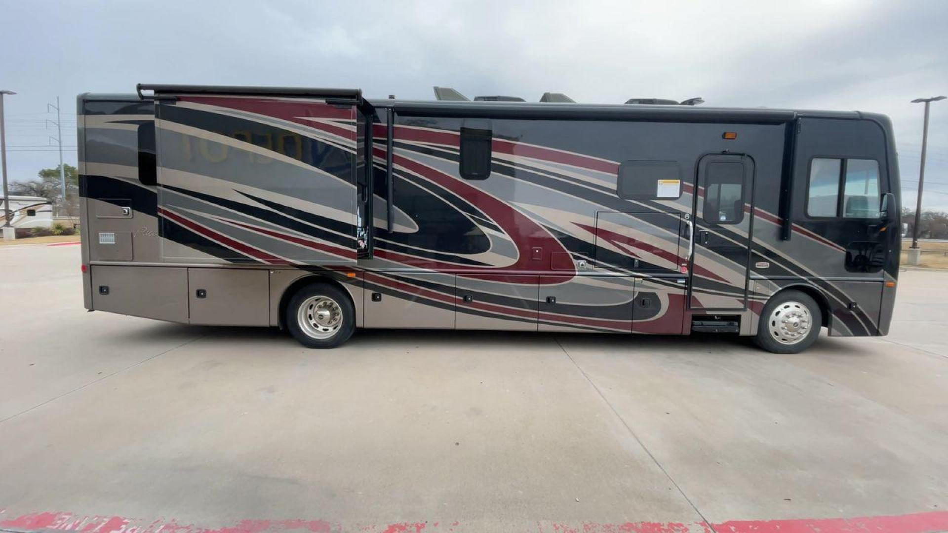 2019 REV GROUP PACE ARROW 36U (4UZACJFC0KC) , located at 4319 N Main Street, Cleburne, TX, 76033, (817) 221-0660, 32.435829, -97.384178 - Photo#2