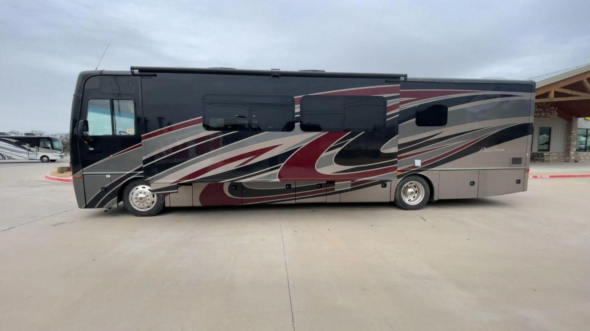 2019 REV GROUP PACE ARROW 36U (4UZACJFC0KC) , located at 4319 N Main Street, Cleburne, TX, 76033, (817) 221-0660, 32.435829, -97.384178 - Photo#6