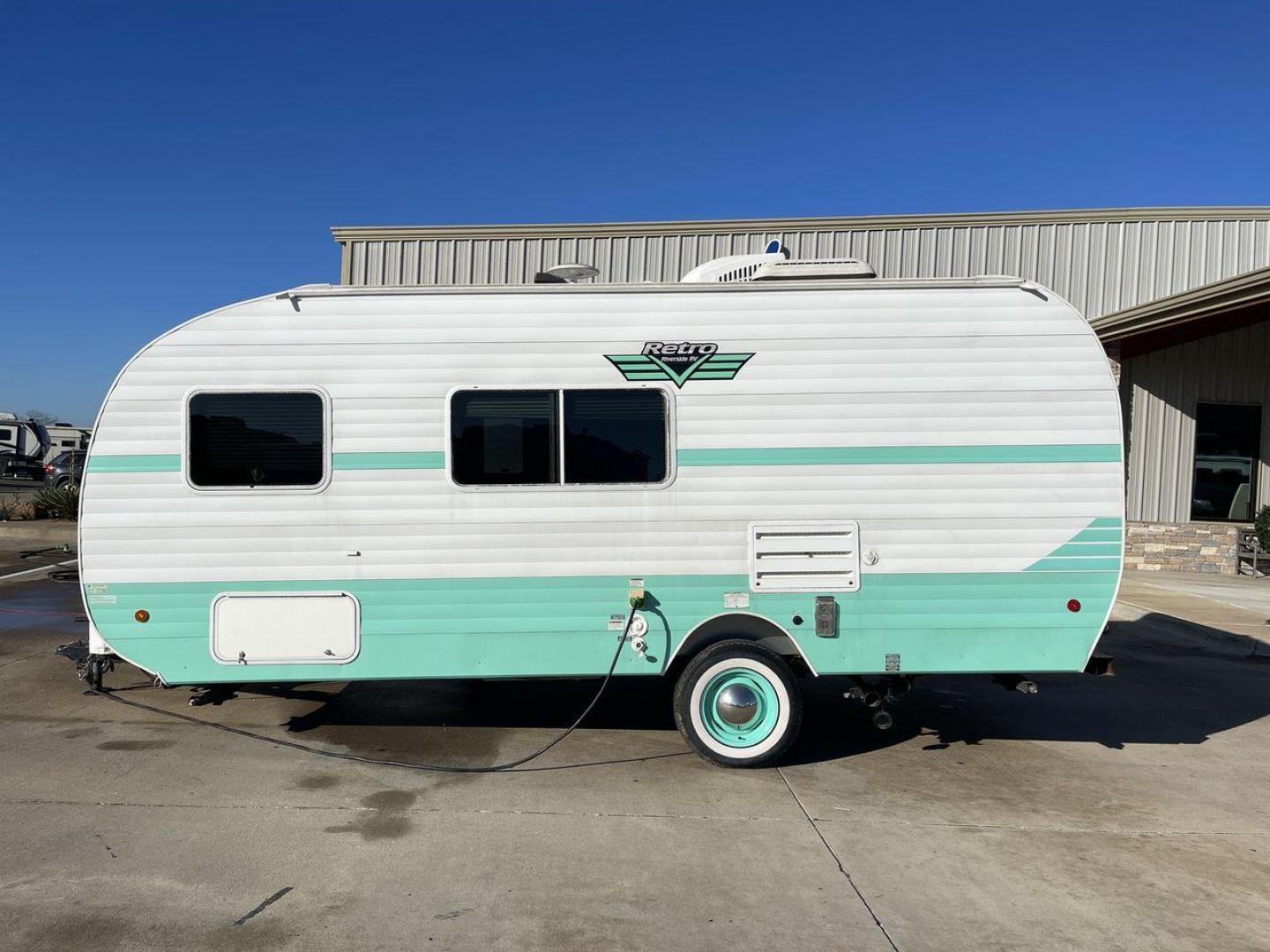 2019 RIVERSIDE RETRO 190BH (59CCC201XKL) , located at 4319 N Main Street, Cleburne, TX, 76033, (817) 221-0660, 32.435829, -97.384178 - Photo#23