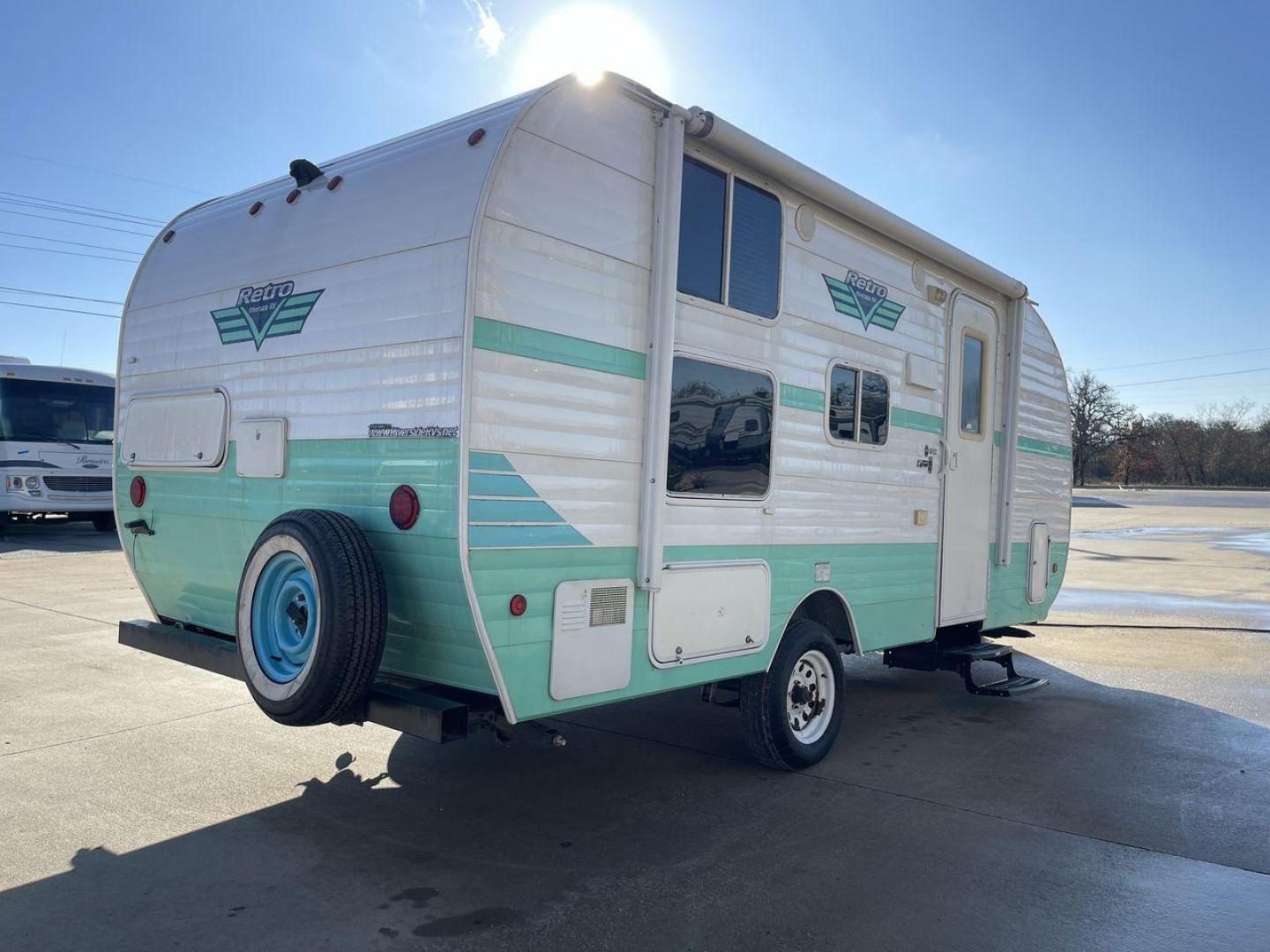 2019 RIVERSIDE RETRO 190BH (59CCC201XKL) , located at 4319 N Main Street, Cleburne, TX, 76033, (817) 221-0660, 32.435829, -97.384178 - Photo#24