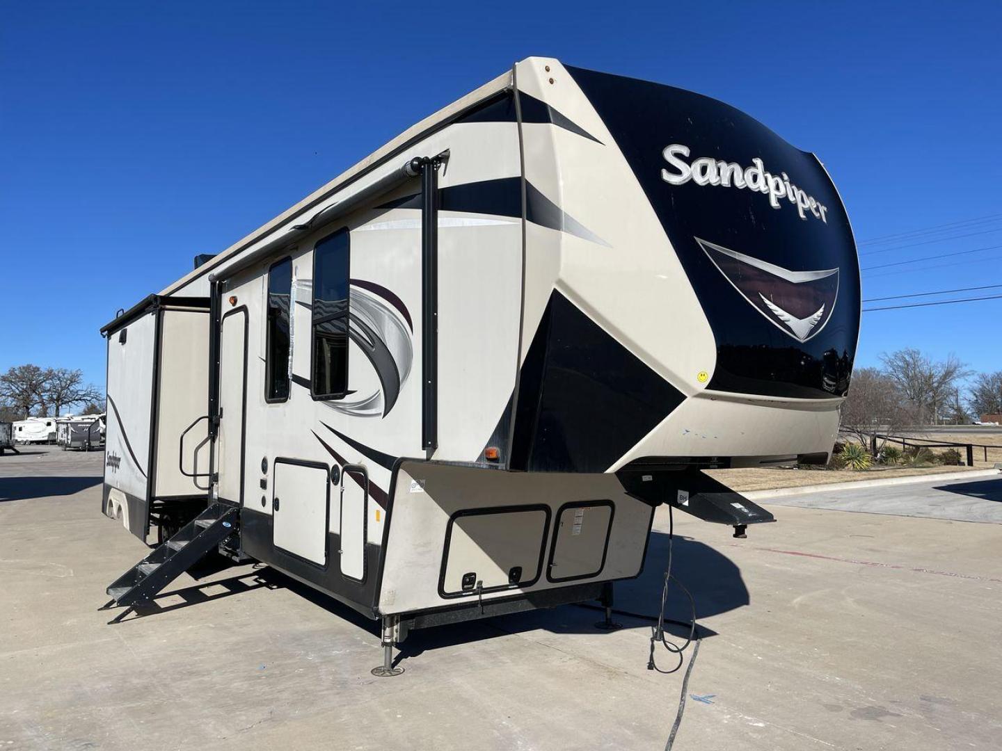 2019 TAN SANDPIPER 383RBLOK - (4X4FSAP2XKJ) , Length: 42.17 ft. | Dry Weight: 13,469 lbs. | Gross Weight: 15,500 lbs. | Slides: 4 transmission, located at 4319 N Main Street, Cleburne, TX, 76033, (817) 221-0660, 32.435829, -97.384178 - The 2019 Sandpiper 383RBLOK fifth wheel measures just a bit over 42 ft. in length. It has a dry weight of 13,469 lbs. and a GVWR of 15,500 lbs. It is made of aluminum and fiberglass. It also comes with automatic heating and cooling rated at 35,000 and 15,000 BTUs respectively. This Sandpiper is e - Photo#22