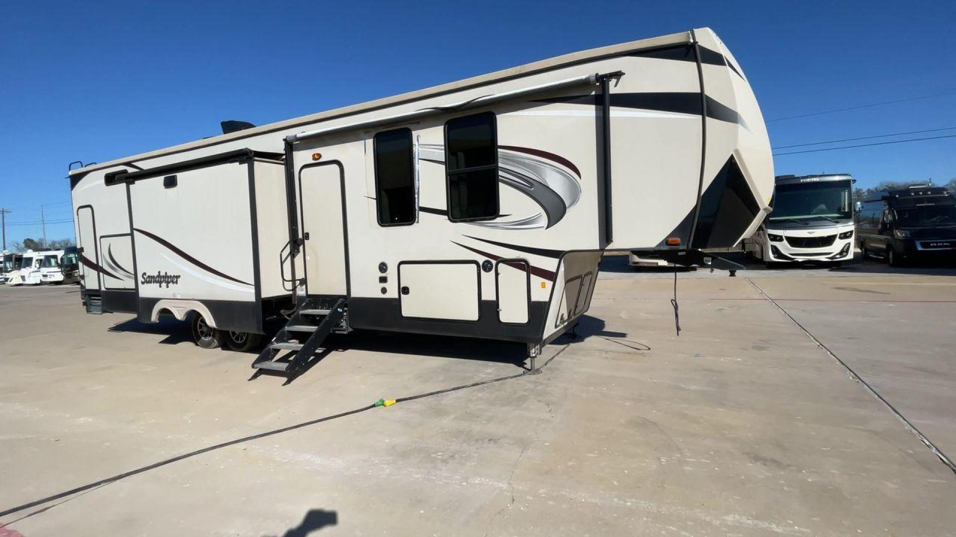 2019 TAN SANDPIPER 383RBLOK - (4X4FSAP2XKJ) , Length: 42.17 ft. | Dry Weight: 13,469 lbs. | Gross Weight: 15,500 lbs. | Slides: 4 transmission, located at 4319 N Main Street, Cleburne, TX, 76033, (817) 221-0660, 32.435829, -97.384178 - The 2019 Sandpiper 383RBLOK fifth wheel measures just a bit over 42 ft. in length. It has a dry weight of 13,469 lbs. and a GVWR of 15,500 lbs. It is made of aluminum and fiberglass. It also comes with automatic heating and cooling rated at 35,000 and 15,000 BTUs respectively. This Sandpiper is e - Photo#3