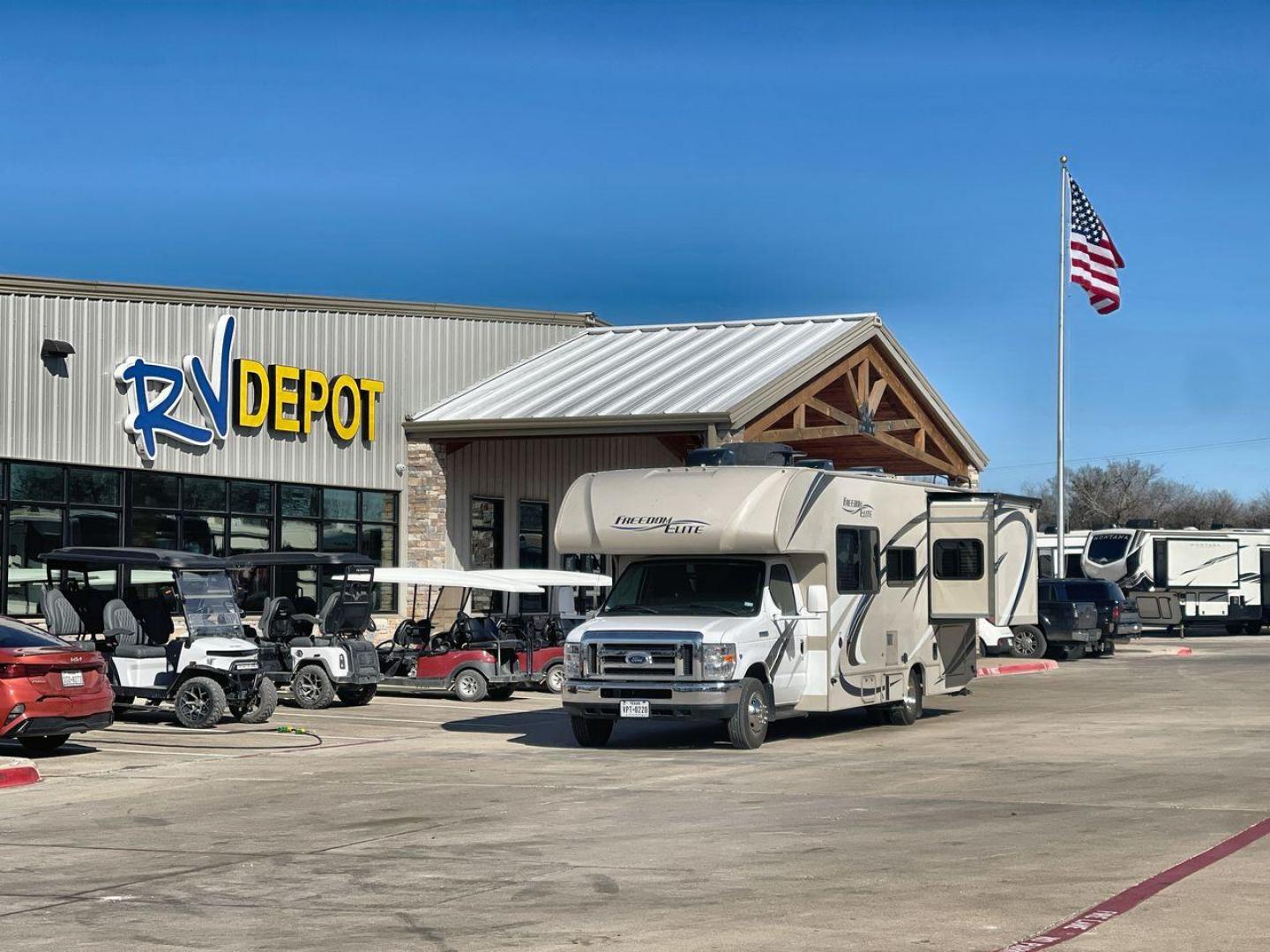 2019 THOR FREEDOM ELITE 26 HE (1FDWE3FS2KD) , Length: 27.5 ft | Gross Weight: 12,500 lbs | Slides: 1 transmission, located at 4319 N Main Street, Cleburne, TX, 76033, (817) 221-0660, 32.435829, -97.384178 - The 2019 Thor Freedom Elite 26HE is a well-designed Class C motorhome that combines comfort, functionality, and ease of travel. Measuring 27.5 feet in length and 8.25 feet in width, this RV provides ample space while remaining easy to maneuver. With a 7-foot interior height, it offers a roomy and op - Photo#0