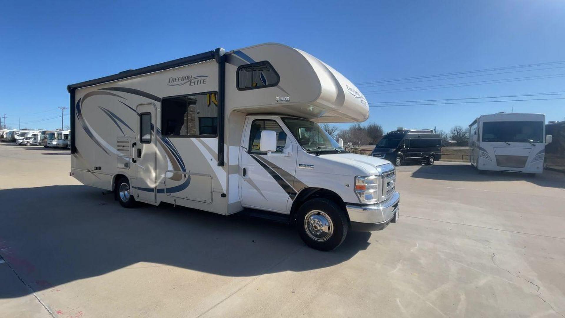 2019 THOR FREEDOM ELITE 26 HE (1FDWE3FS2KD) , Length: 27.5 ft | Gross Weight: 12,500 lbs | Slides: 1 transmission, located at 4319 N Main Street, Cleburne, TX, 76033, (817) 221-0660, 32.435829, -97.384178 - The 2019 Thor Freedom Elite 26HE is a well-designed Class C motorhome that combines comfort, functionality, and ease of travel. Measuring 27.5 feet in length and 8.25 feet in width, this RV provides ample space while remaining easy to maneuver. With a 7-foot interior height, it offers a roomy and op - Photo#3