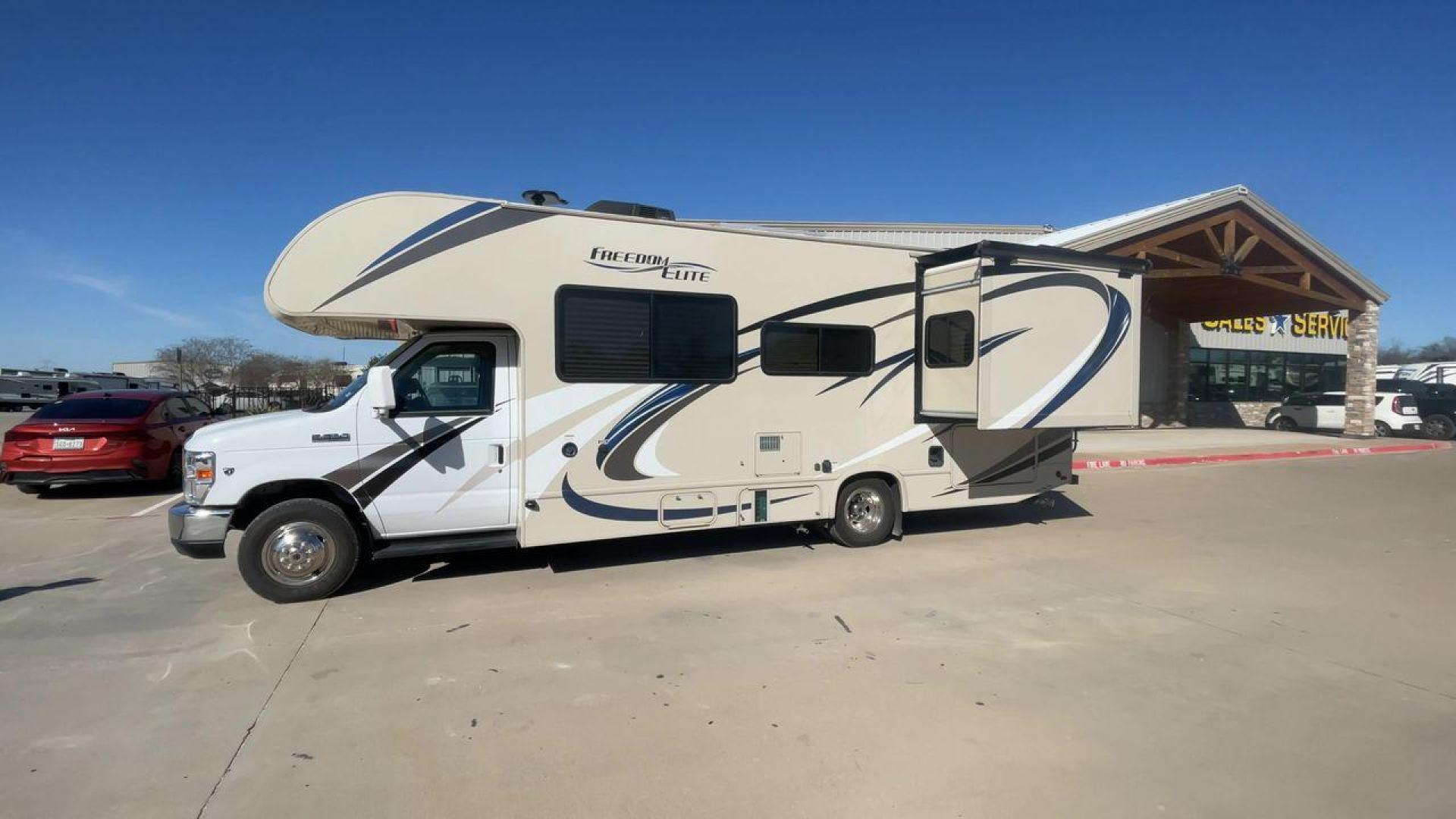 2019 THOR FREEDOM ELITE 26 HE (1FDWE3FS2KD) , Length: 27.5 ft | Gross Weight: 12,500 lbs | Slides: 1 transmission, located at 4319 N Main Street, Cleburne, TX, 76033, (817) 221-0660, 32.435829, -97.384178 - The 2019 Thor Freedom Elite 26HE is a well-designed Class C motorhome that combines comfort, functionality, and ease of travel. Measuring 27.5 feet in length and 8.25 feet in width, this RV provides ample space while remaining easy to maneuver. With a 7-foot interior height, it offers a roomy and op - Photo#6