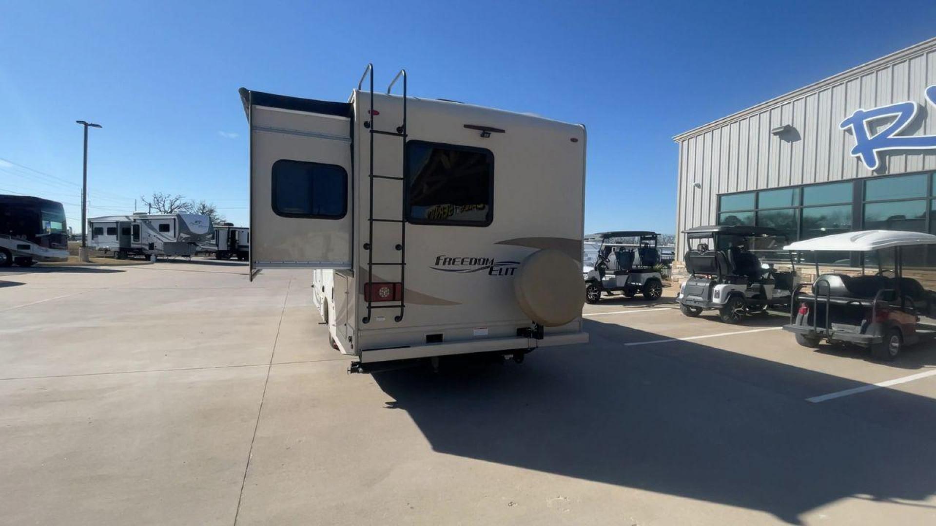 2019 THOR FREEDOM ELITE 26 HE (1FDWE3FS2KD) , Length: 27.5 ft | Gross Weight: 12,500 lbs | Slides: 1 transmission, located at 4319 N Main Street, Cleburne, TX, 76033, (817) 221-0660, 32.435829, -97.384178 - The 2019 Thor Freedom Elite 26HE is a well-designed Class C motorhome that combines comfort, functionality, and ease of travel. Measuring 27.5 feet in length and 8.25 feet in width, this RV provides ample space while remaining easy to maneuver. With a 7-foot interior height, it offers a roomy and op - Photo#8