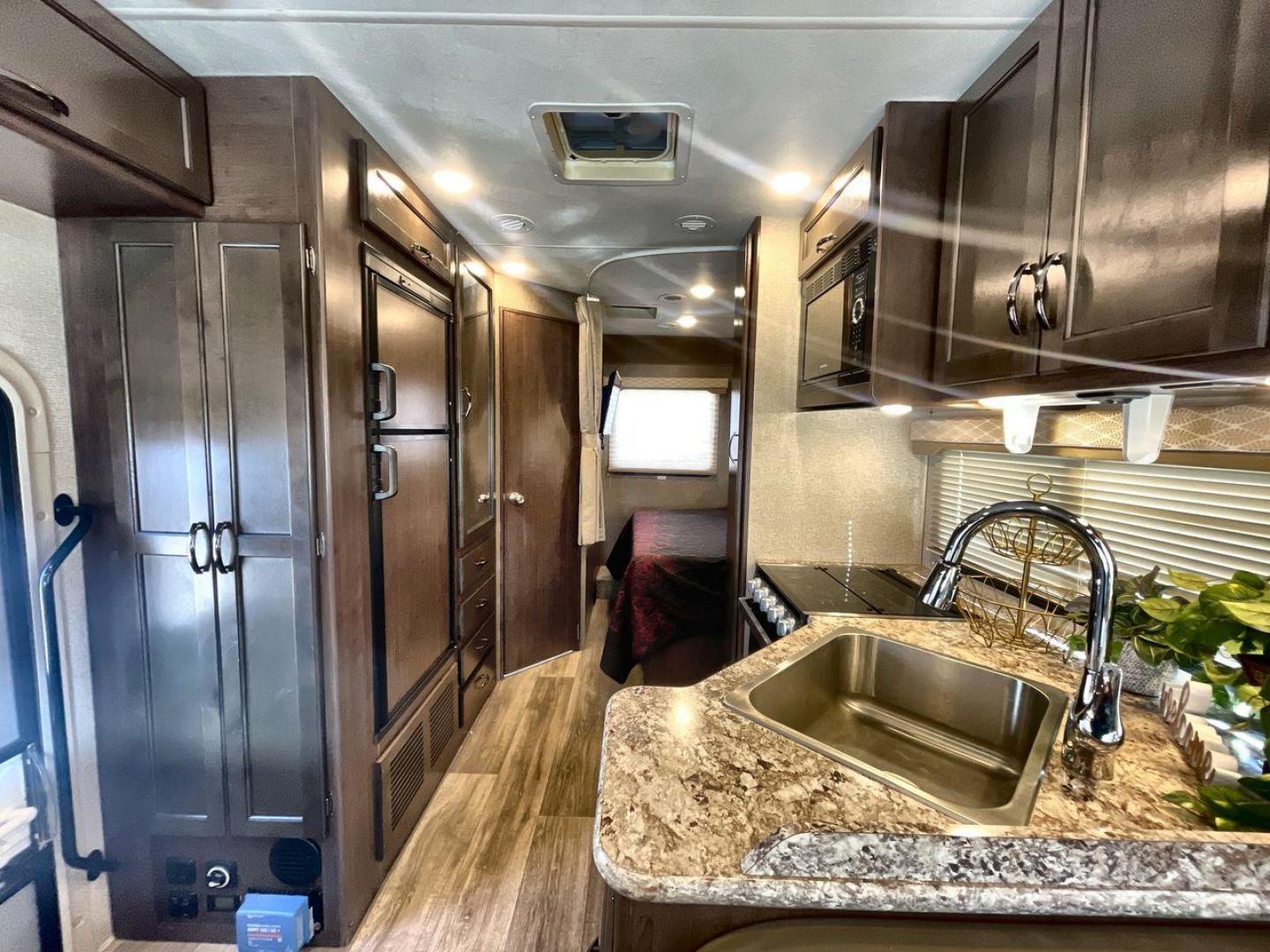 2019 THOR FREEDOM ELITE 26 HE (1FDWE3FS2KD) , Length: 27.5 ft | Gross Weight: 12,500 lbs | Slides: 1 transmission, located at 4319 N Main Street, Cleburne, TX, 76033, (817) 221-0660, 32.435829, -97.384178 - The 2019 Thor Freedom Elite 26HE is a well-designed Class C motorhome that combines comfort, functionality, and ease of travel. Measuring 27.5 feet in length and 8.25 feet in width, this RV provides ample space while remaining easy to maneuver. With a 7-foot interior height, it offers a roomy and op - Photo#13