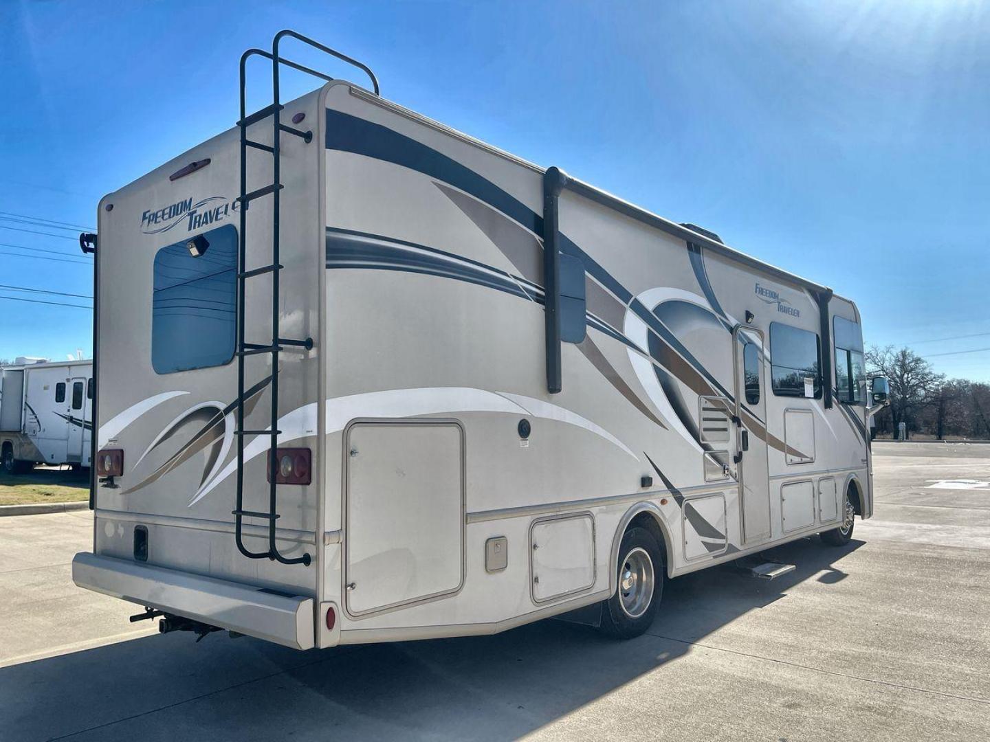 2019 THOR FREEDOM TRAVELER A30 (1F65F5DY1K0) , Length:31.75 ft. | Gross Weight: 18,000 lbs. | Slides: 1 transmission, located at 4319 N Main Street, Cleburne, TX, 76033, (817) 221-0660, 32.435829, -97.384178 - The 2019 Thor Freedom Traveler A30 is a sleek and modern travel trailer with an attractive beige exterior enhanced by dynamic swirls of gold, black, and white accents. Its single slide-out provides extra interior space when parked. The coach features large, tinted windows for ample natural light whi - Photo#25