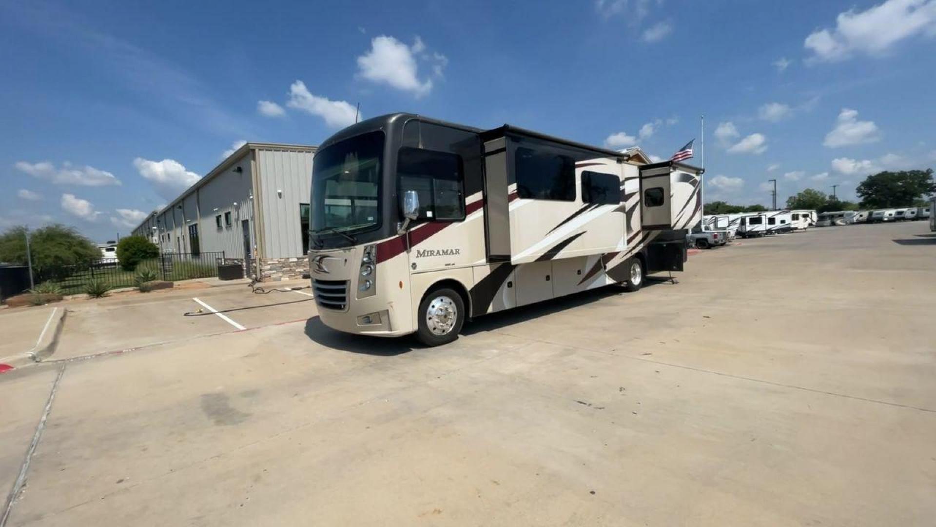 2020 THOR MIRAMAR 37.1 (1F66F5DY2K0) , located at 4319 N Main Street, Cleburne, TX, 76033, (817) 221-0660, 32.435829, -97.384178 - Photo#5