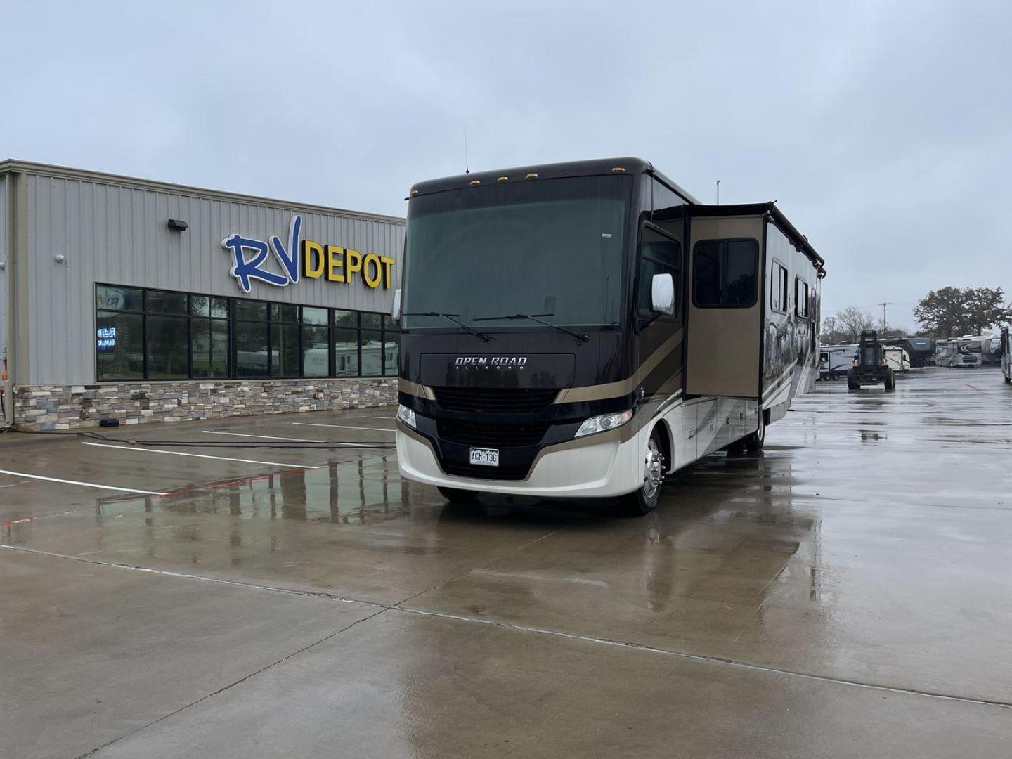 2020 ALLEGRO OPEN ROAD 36LA (1F66F5DY9K0) , Length: 37.5 ft. | Gross Weight: 24,000 lbs. | Slides: 2 transmission, located at 4319 N Main Street, Cleburne, TX, 76033, (817) 221-0660, 32.435829, -97.384178 - The 2020 Tiffin Motorhomes Allegro Open Road 36LA is a luxurious and spacious Class A motorhome designed for unparalleled travel comfort. This RV boasts a Ford F53 chassis and is powered by a robust 6.8L V10 engine, ensuring a smooth and powerful ride. With a length of 37 feet, the Allegro Open Road - Photo#0