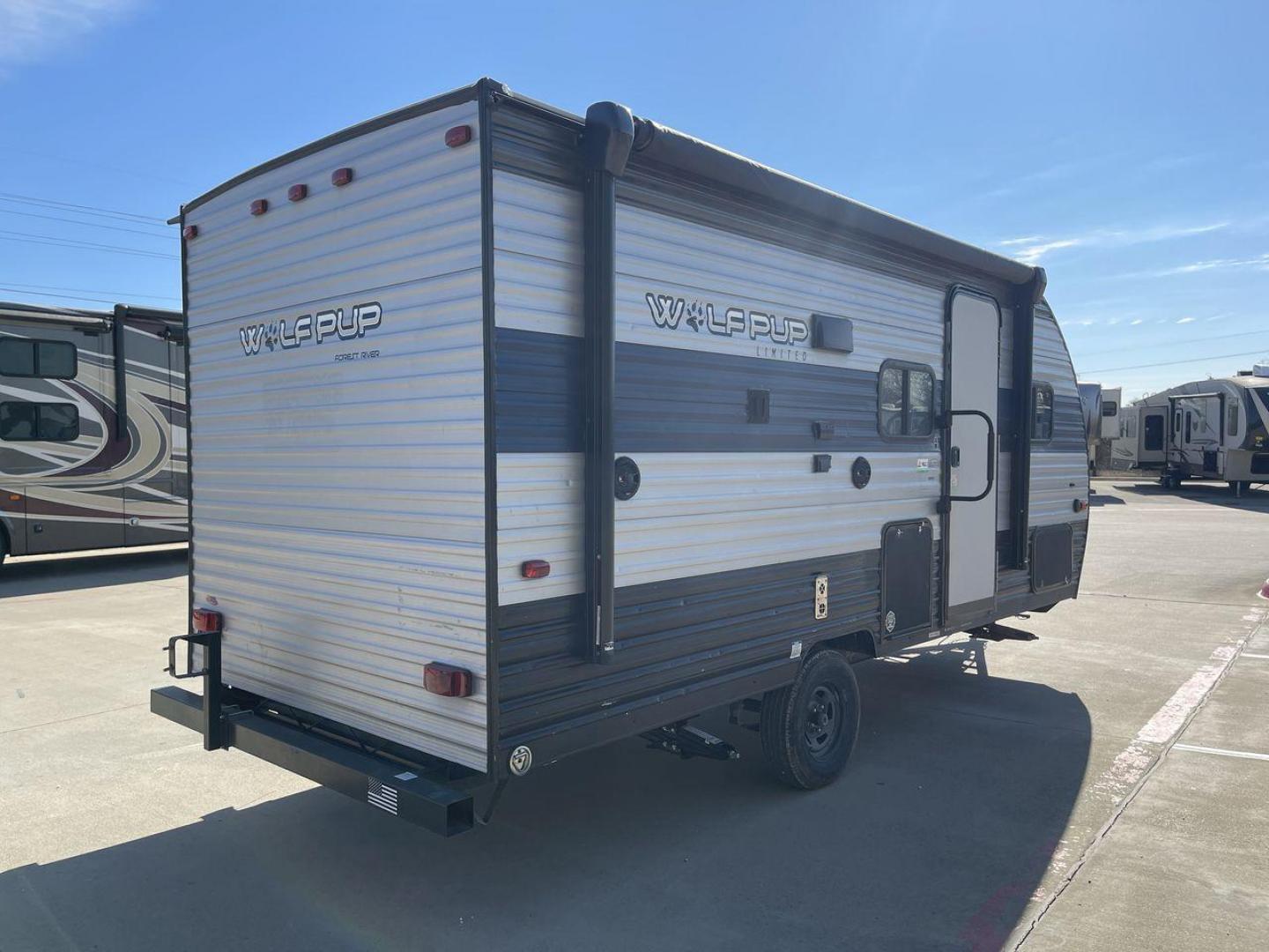 2020 GRAY CHEROKEE WOLF PUP 16BHS (5ZT2CKEC8LY) , Length: 21.42 ft. | Dry Weight: 3,097 lbs. transmission, located at 4319 N Main Street, Cleburne, TX, 76033, (817) 221-0660, 32.435829, -97.384178 - This 2020 Forest River Cherokee Wolf Pup 16BHS travel trailer measures 21.42 feet. It is a single axle, steel wheeled trailer. Its dry weight is 3,097 lbs, its payload capacity is 780 lbs, and the hitch weight is 377 lbs. The aluminum sidewalls are painted gray and dark gray with a blue stripe graph - Photo#22