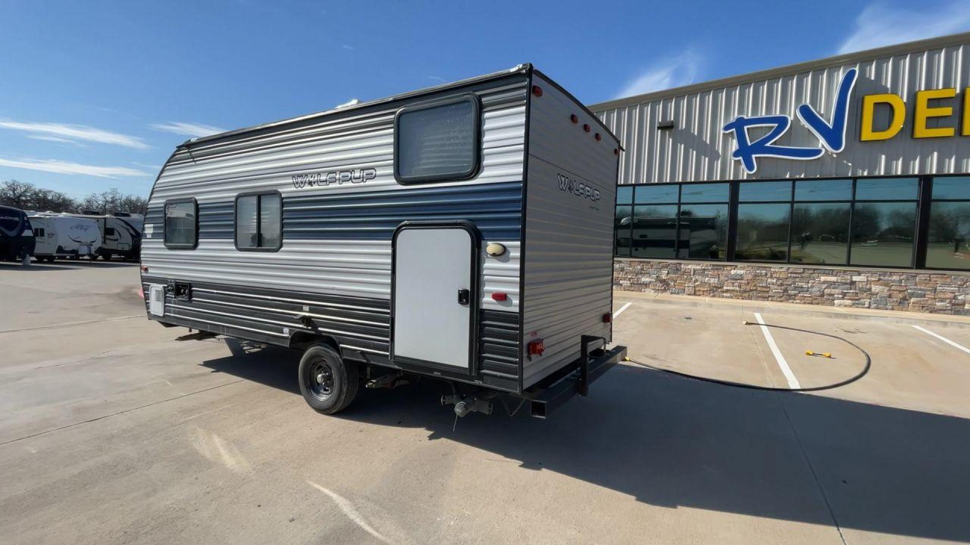 2020 GRAY CHEROKEE WOLF PUP 16BHS (5ZT2CKEC8LY) , Length: 21.42 ft. | Dry Weight: 3,097 lbs. transmission, located at 4319 N Main Street, Cleburne, TX, 76033, (817) 221-0660, 32.435829, -97.384178 - This 2020 Forest River Cherokee Wolf Pup 16BHS travel trailer measures 21.42 feet. It is a single axle, steel wheeled trailer. Its dry weight is 3,097 lbs, its payload capacity is 780 lbs, and the hitch weight is 377 lbs. The aluminum sidewalls are painted gray and dark gray with a blue stripe graph - Photo#7