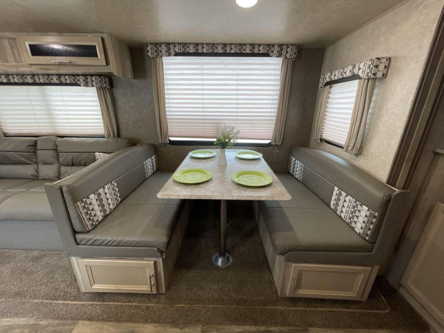 2020 COACHMEN CATALINA 263RLS (5ZT2CARB9LU) , located at 4319 N Main Street, Cleburne, TX, 76033, (817) 221-0660, 32.435829, -97.384178 - Photo#13