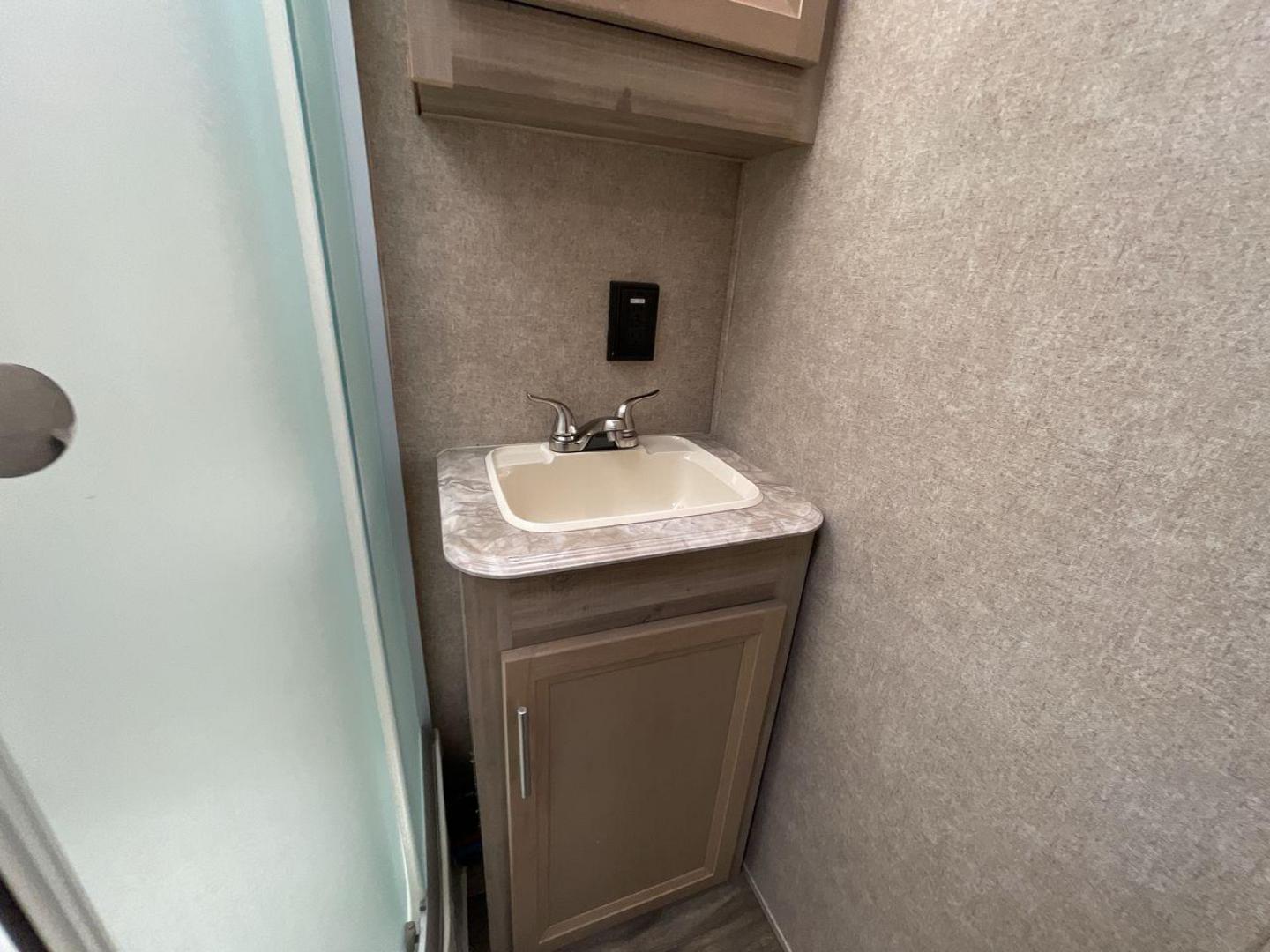 2020 COACHMEN CATALINA 263RLS (5ZT2CARB9LU) , located at 4319 N Main Street, Cleburne, TX, 76033, (817) 221-0660, 32.435829, -97.384178 - Photo#15