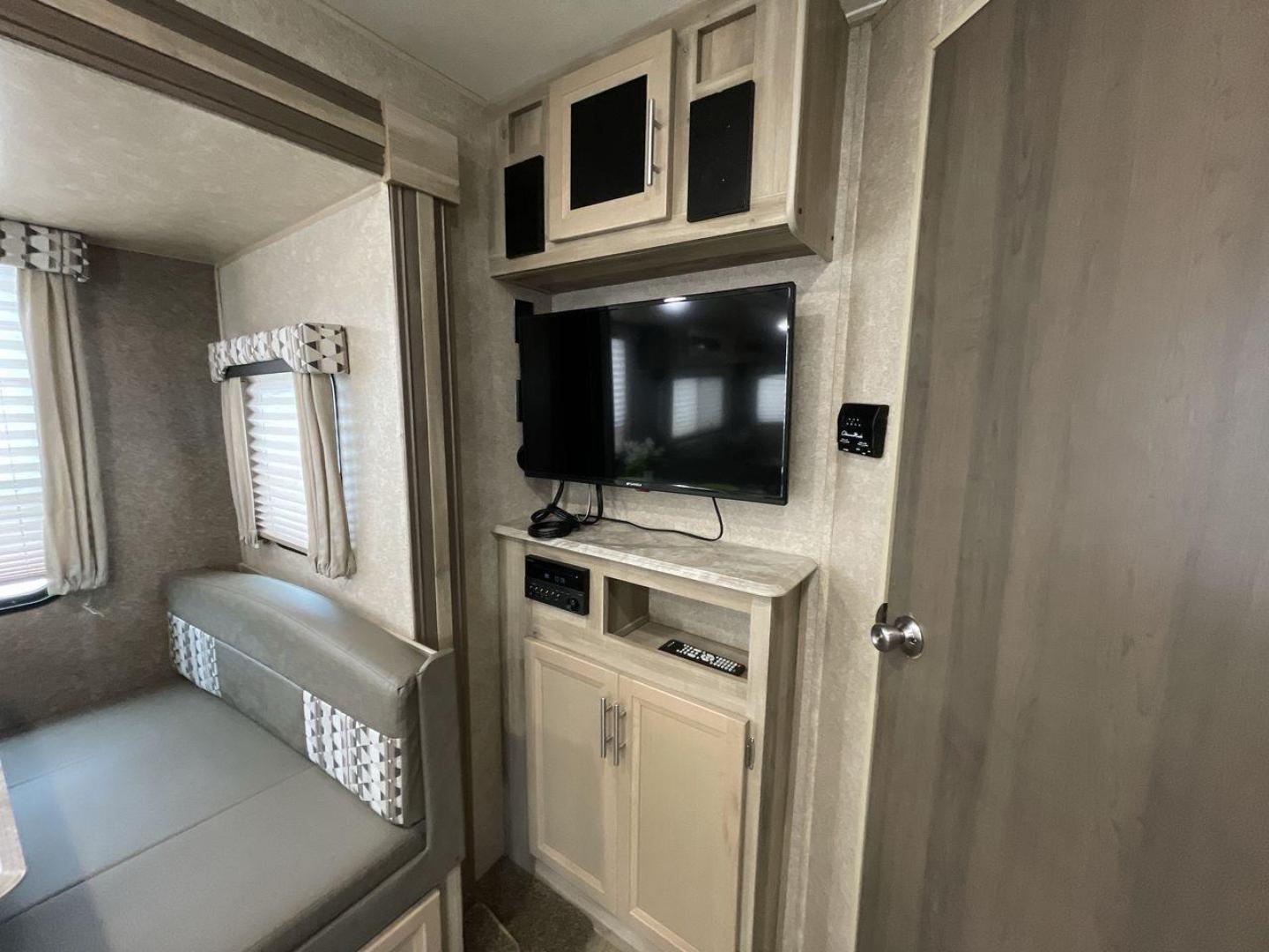 2020 COACHMEN CATALINA 263RLS (5ZT2CARB9LU) , located at 4319 N Main Street, Cleburne, TX, 76033, (817) 221-0660, 32.435829, -97.384178 - Photo#19