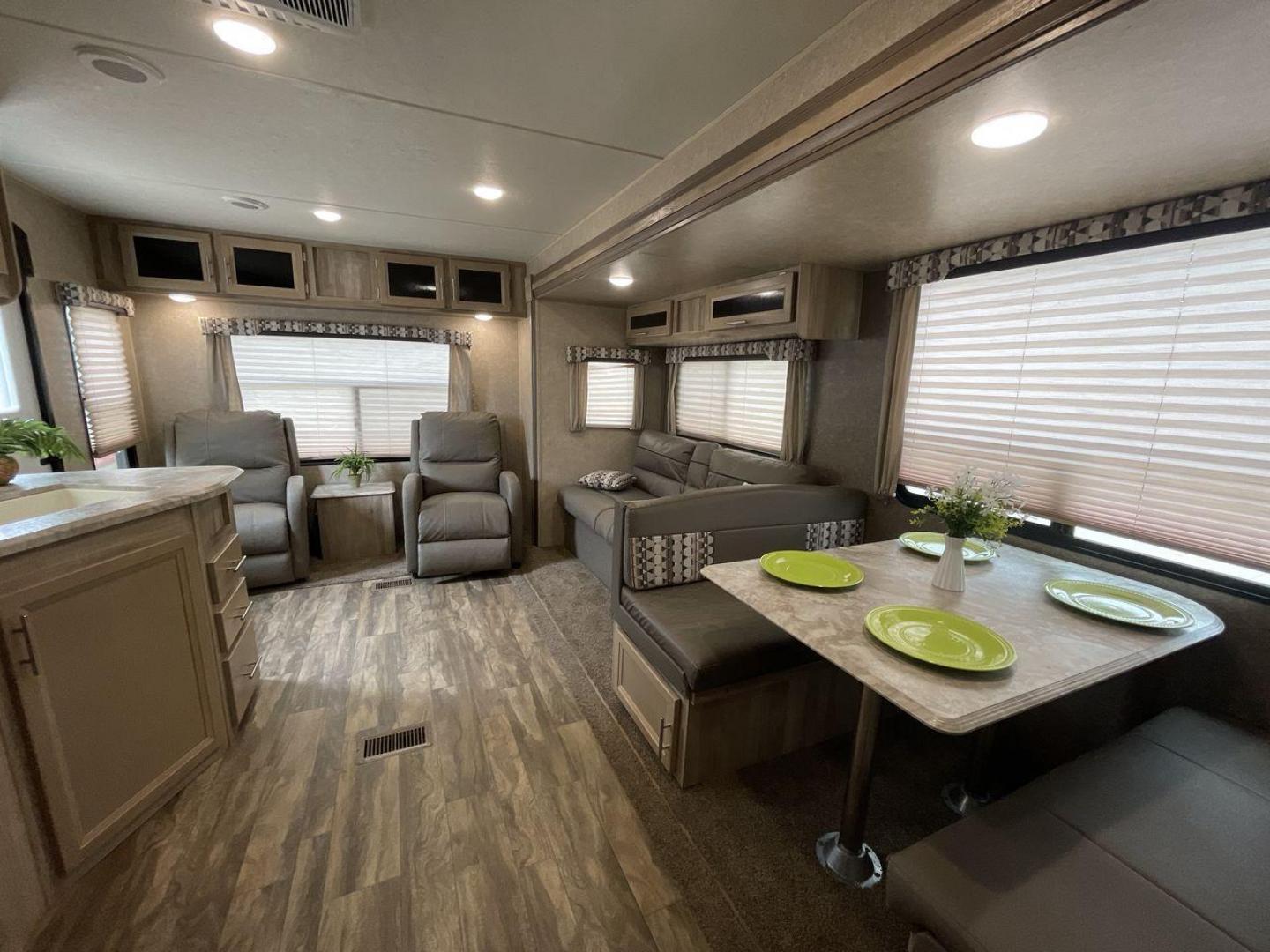 2020 COACHMEN CATALINA 263RLS (5ZT2CARB9LU) , located at 4319 N Main Street, Cleburne, TX, 76033, (817) 221-0660, 32.435829, -97.384178 - Photo#20