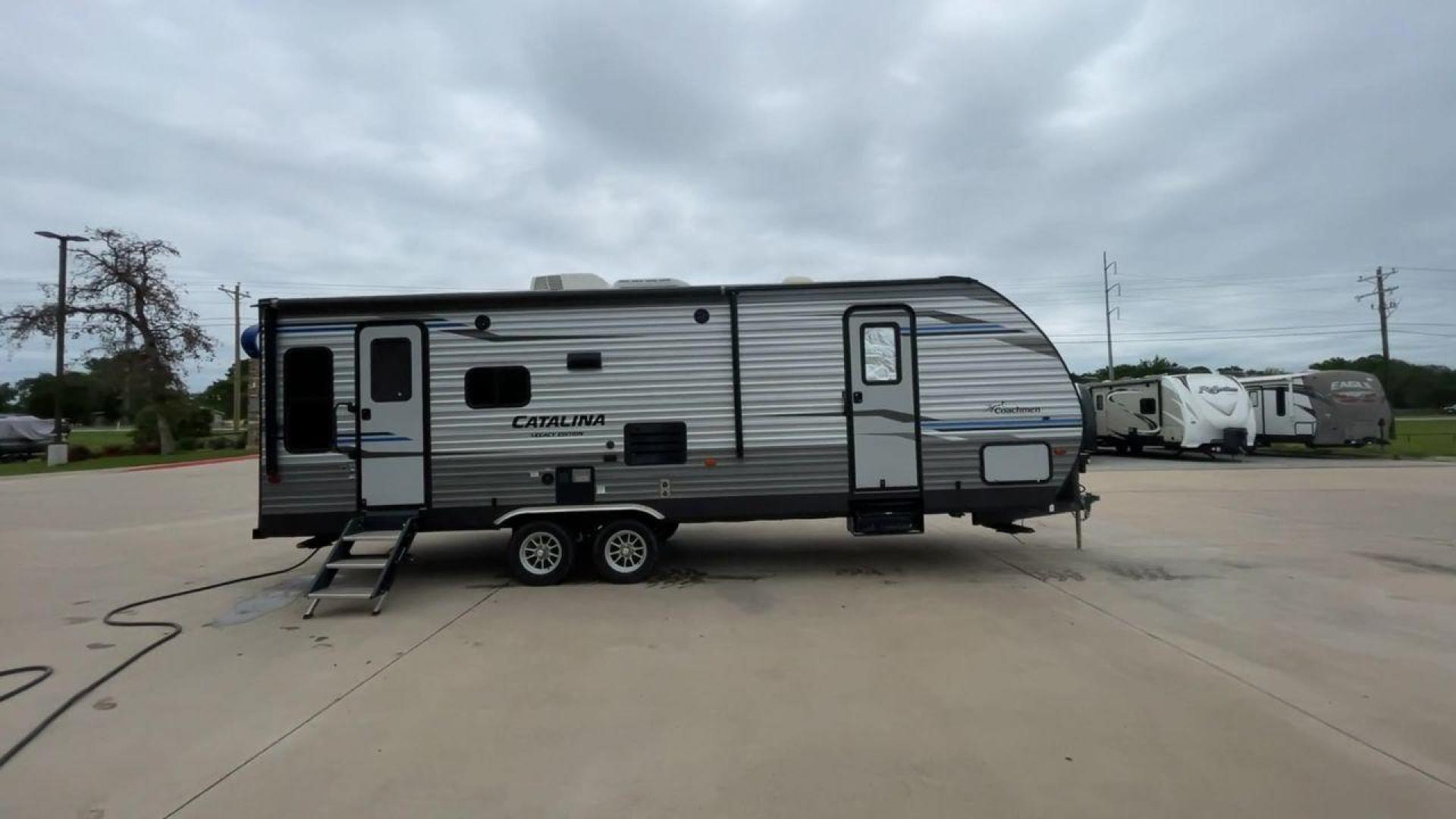 2020 COACHMEN CATALINA 263RLS (5ZT2CARB9LU) , located at 4319 N Main Street, Cleburne, TX, 76033, (817) 221-0660, 32.435829, -97.384178 - Photo#2