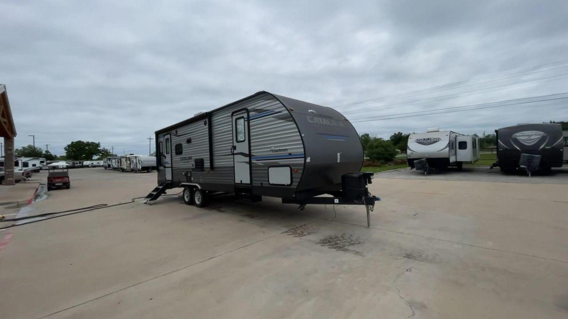 2020 COACHMEN CATALINA 263RLS (5ZT2CARB9LU) , located at 4319 N Main Street, Cleburne, TX, 76033, (817) 221-0660, 32.435829, -97.384178 - Photo#3