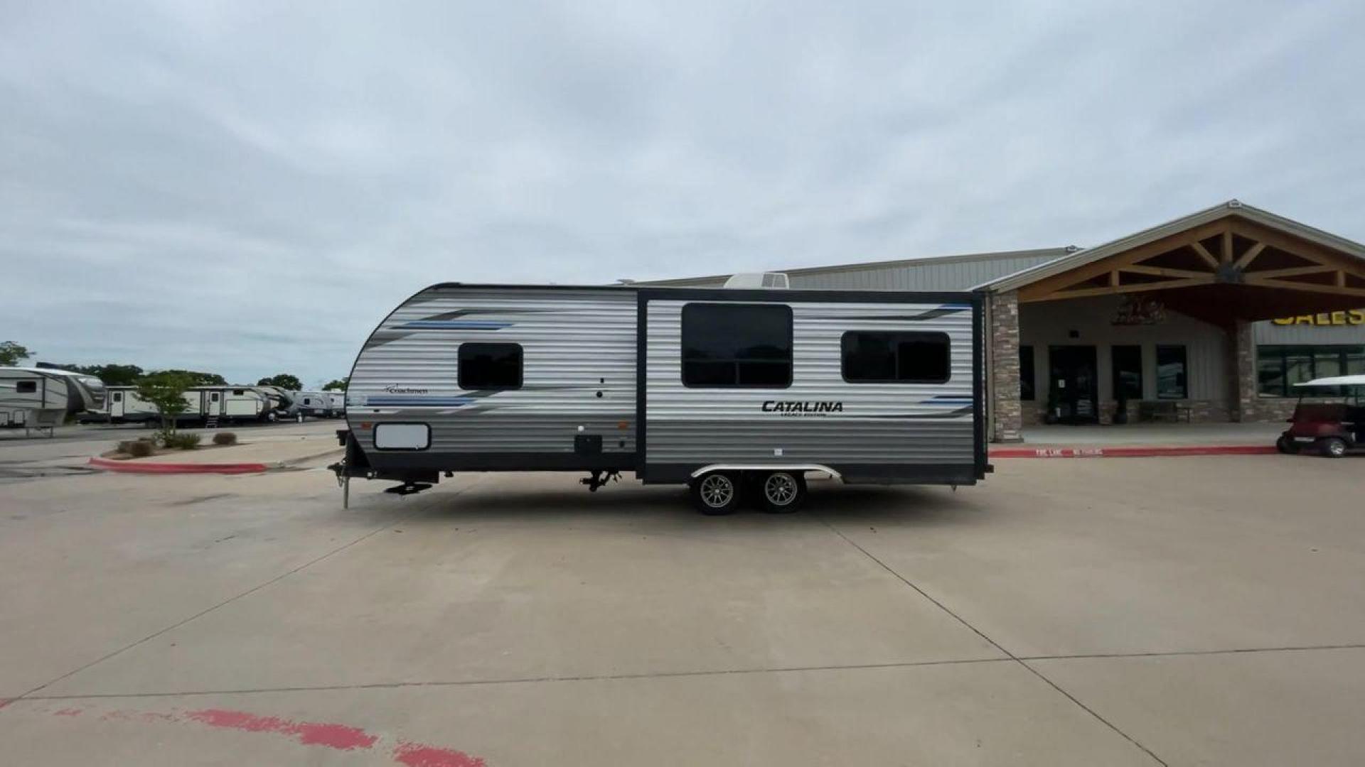 2020 COACHMEN CATALINA 263RLS (5ZT2CARB9LU) , located at 4319 N Main Street, Cleburne, TX, 76033, (817) 221-0660, 32.435829, -97.384178 - Photo#6