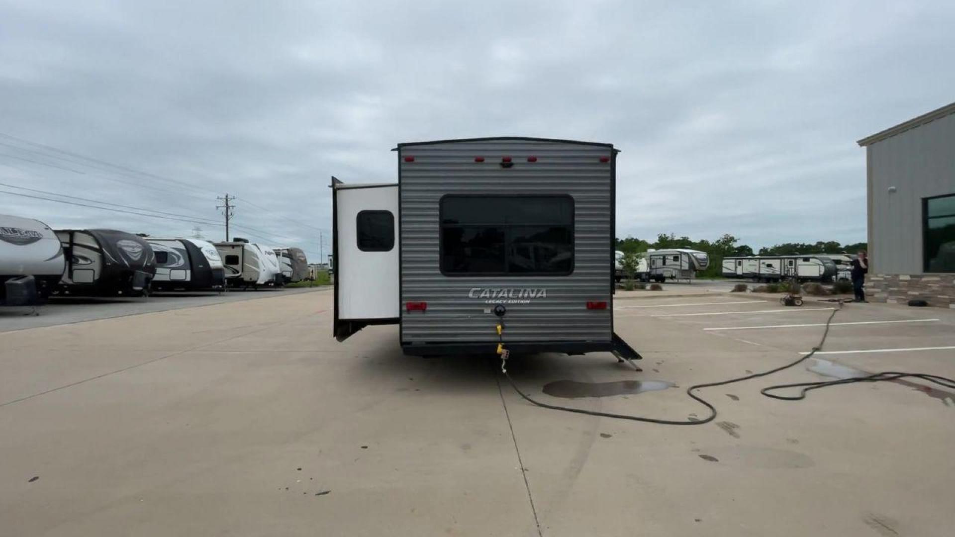 2020 COACHMEN CATALINA 263RLS (5ZT2CARB9LU) , located at 4319 N Main Street, Cleburne, TX, 76033, (817) 221-0660, 32.435829, -97.384178 - Photo#8