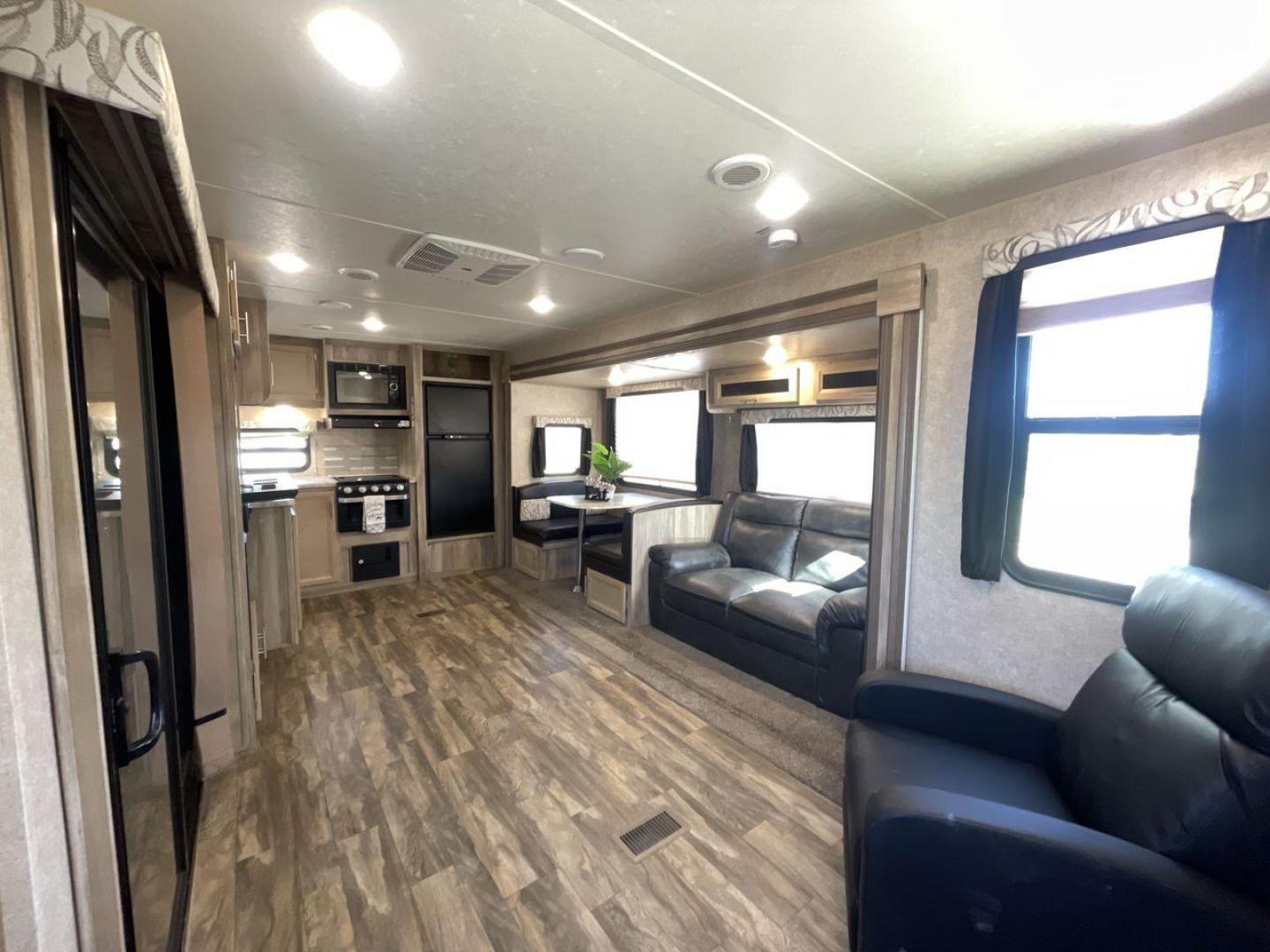 2020 COACHMEN CATALINA 303RKPLE (5ZT2CAVB4LX) , Length: 35.25 ft. | Dry Weight: 7,746 lbs. | Gross Weight: 9,800 lbs. | Slides: 1 transmission, located at 4319 N Main Street, Cleburne, TX, 76033, (817) 221-0660, 32.435829, -97.384178 - The 2020 Coachmen Catalina Legacy Edition is a spacious RV with a length of 35.25 feet. Its exteriors feature sleek, silver aluminum siding with blue and black accent decals. The RV has one large slideout that extends the living area. The front of the RV has a rounded nose with a dark rock guard pan - Photo#12