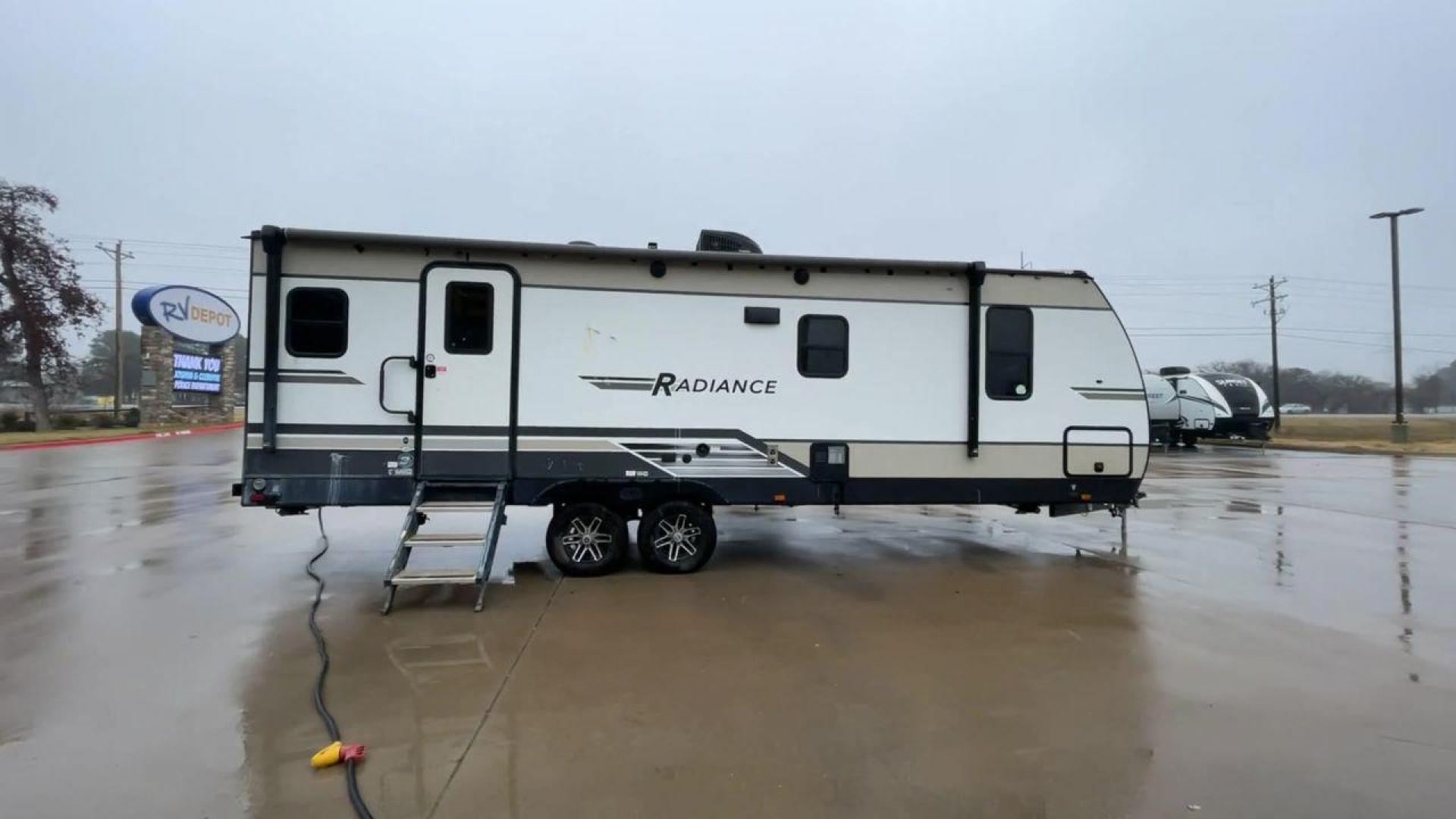 2020 CRUISER RADIANCE 25RB (5RXFB3124L1) , Length: 30.67 ft. | Dry Weight: 6,080 lbs. | Gross Weight: 9,580 lbs. | Slides: 1 transmission, located at 4319 N Main Street, Cleburne, TX, 76033, (817) 221-0660, 32.435829, -97.384178 - This 2020 Cruiser Radiance 25RB is a dual-axle aluminum wheel setup measuring just over 30 feet in length. It has a dry weight of 6,080 lbs. and a GVWR of 9,580 lbs. With a 780 lb. hitch weight, it is fairly easy and manageable to tow! This travel trailer features a rear bathroom and front bedroo - Photo#2