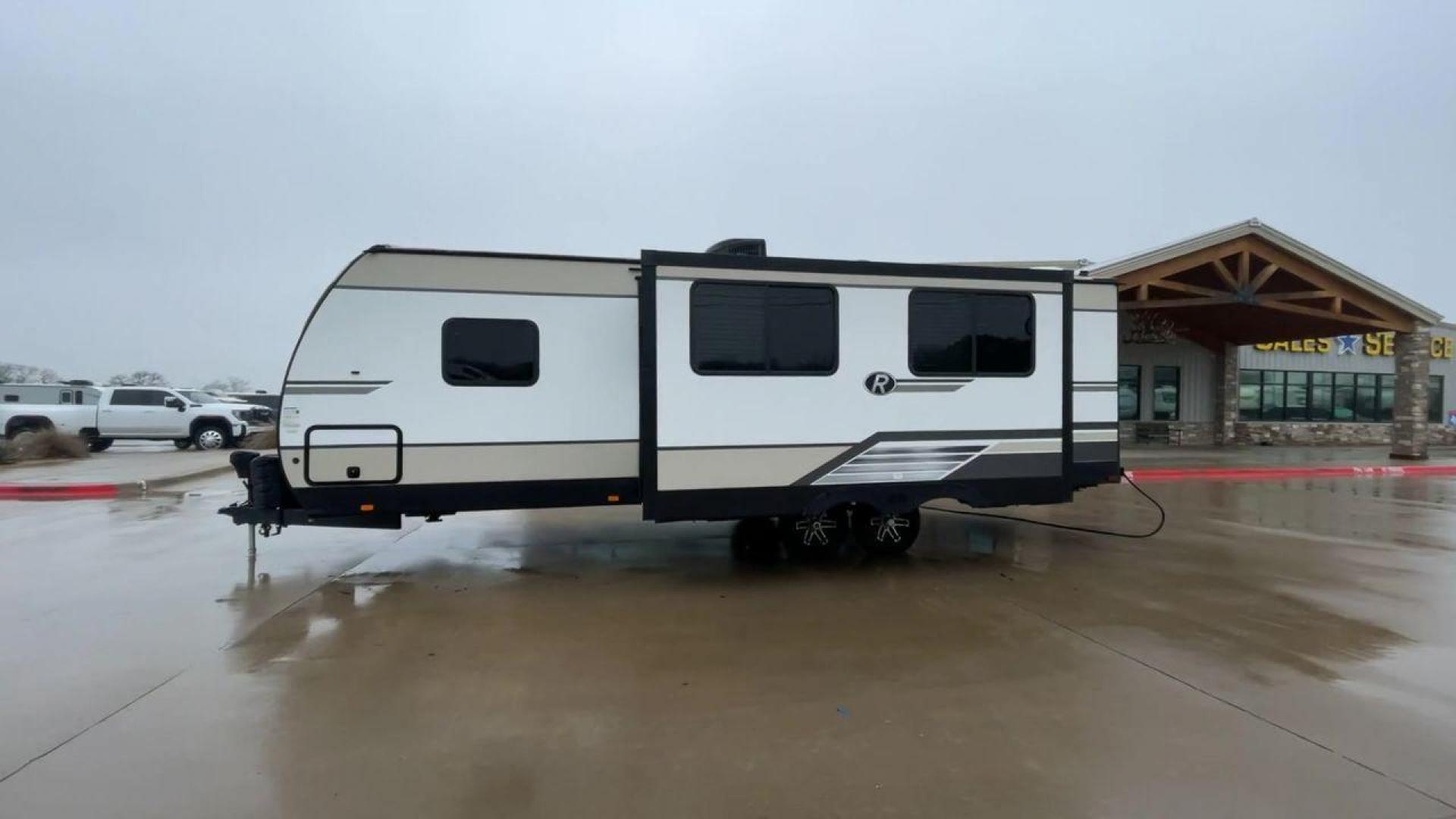 2020 CRUISER RADIANCE 25RB (5RXFB3124L1) , Length: 30.67 ft. | Dry Weight: 6,080 lbs. | Gross Weight: 9,580 lbs. | Slides: 1 transmission, located at 4319 N Main Street, Cleburne, TX, 76033, (817) 221-0660, 32.435829, -97.384178 - This 2020 Cruiser Radiance 25RB is a dual-axle aluminum wheel setup measuring just over 30 feet in length. It has a dry weight of 6,080 lbs. and a GVWR of 9,580 lbs. With a 780 lb. hitch weight, it is fairly easy and manageable to tow! This travel trailer features a rear bathroom and front bedroo - Photo#6