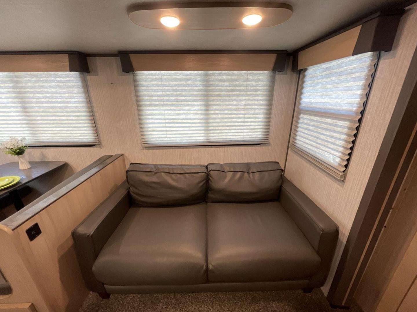 2020 CRUISER RV RADIANCE 32BH (5RXFB3724L1) , located at 4319 N Main Street, Cleburne, TX, 76033, (817) 221-0660, 32.435829, -97.384178 - Photo#12