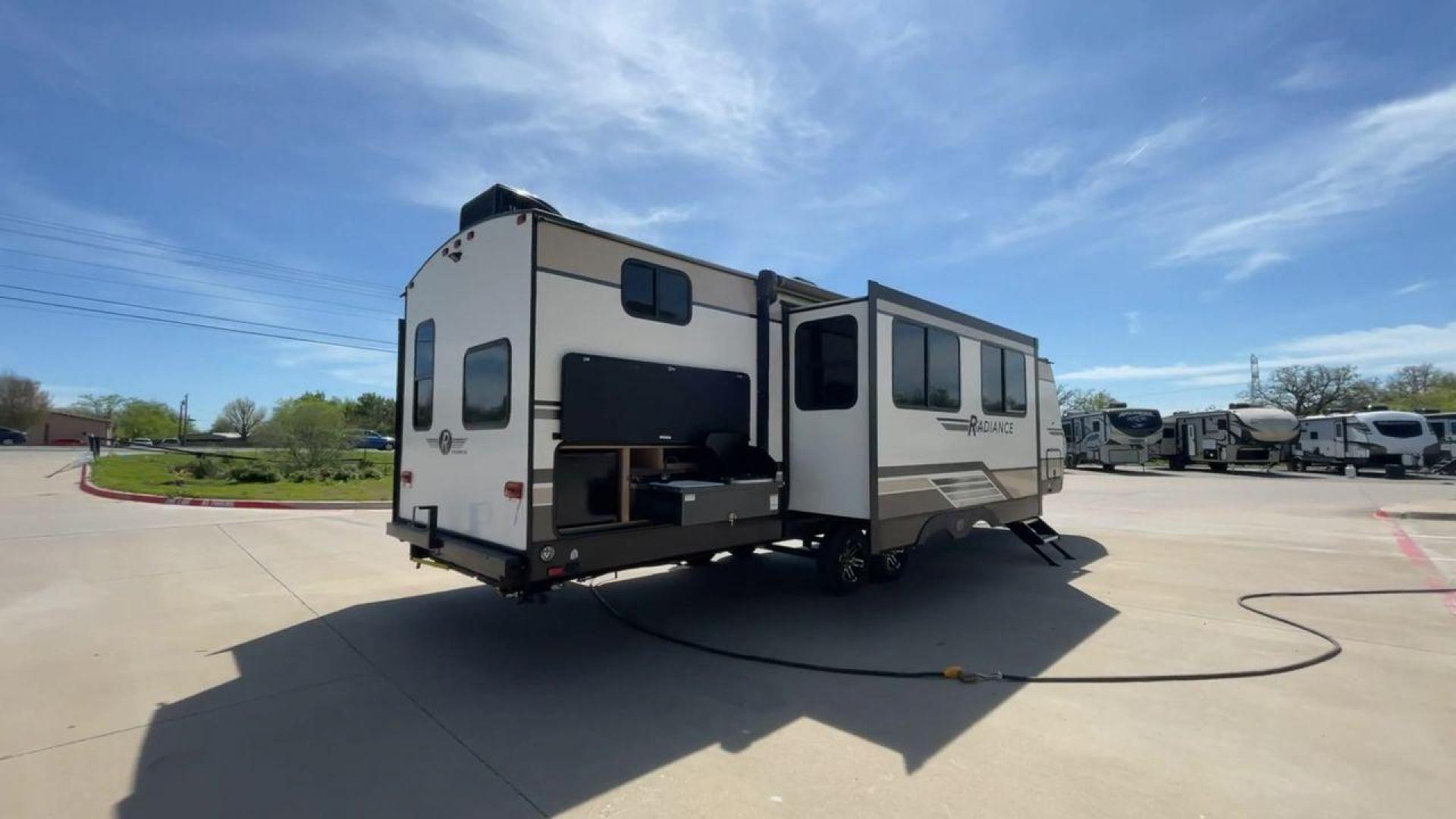 2020 CRUISER RV RADIANCE 32BH (5RXFB3724L1) , located at 4319 N Main Street, Cleburne, TX, 76033, (817) 221-0660, 32.435829, -97.384178 - Photo#1