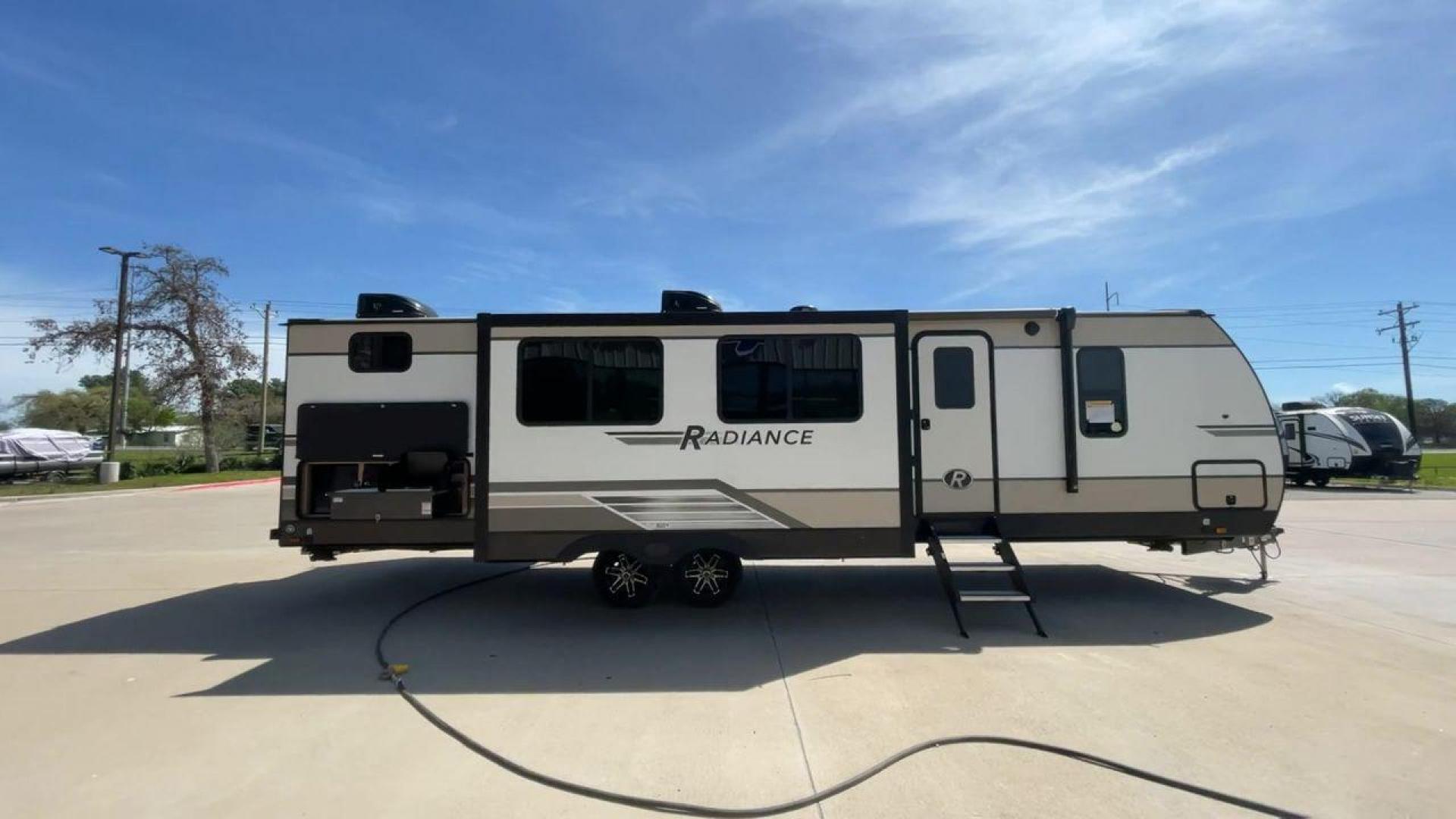 2020 CRUISER RV RADIANCE 32BH (5RXFB3724L1) , located at 4319 N Main Street, Cleburne, TX, 76033, (817) 221-0660, 32.435829, -97.384178 - Photo#2