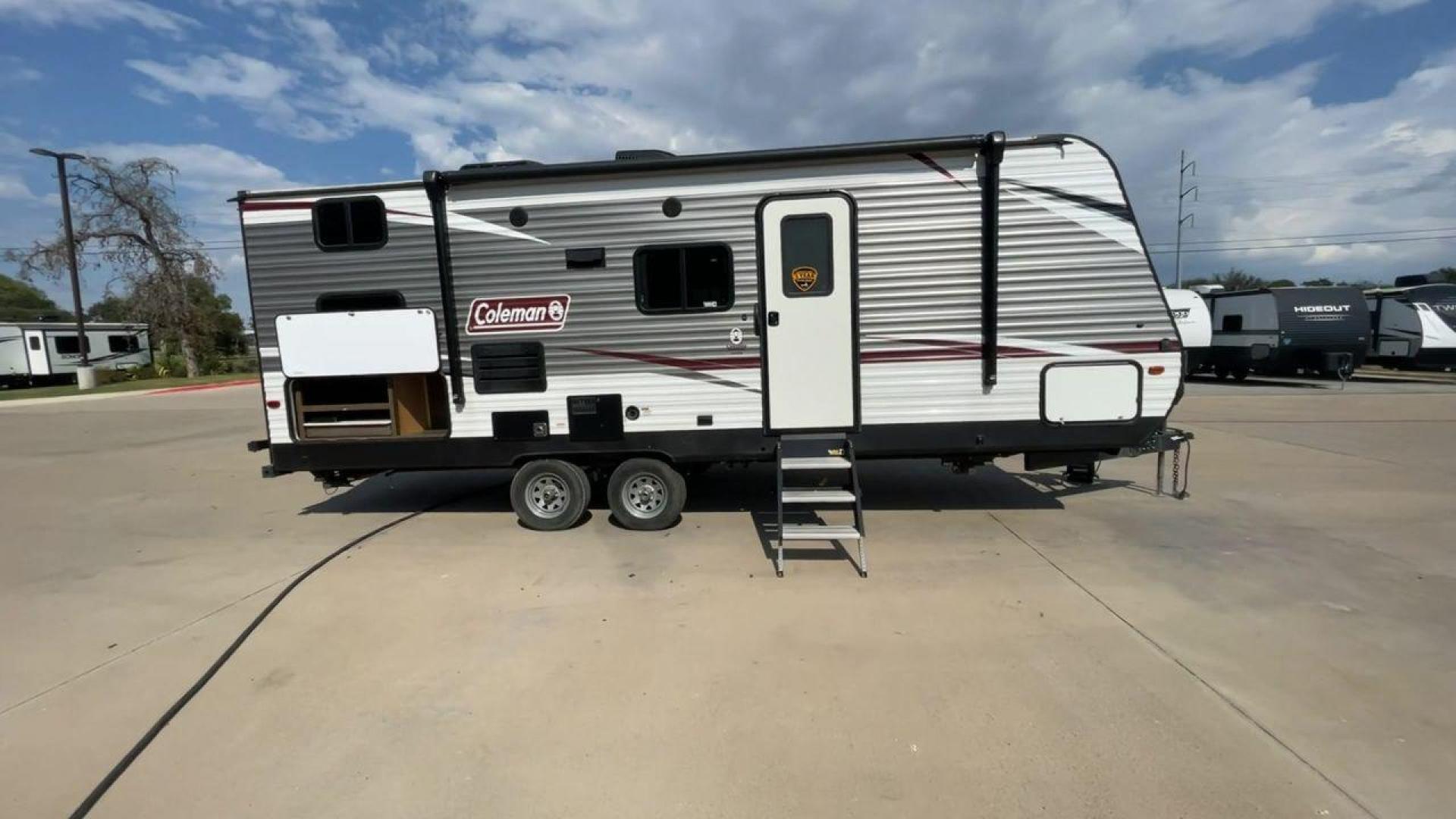 2020 DUTCHMEN COLEMAN 244BH (4YDT24426LH) , Length: 27.58 ft. | Dry Weight: 5,541 lbs. | Slides: 1 transmission, located at 4319 N Main Street, Cleburne, TX, 76033, (817) 221-0660, 32.435829, -97.384178 - Photo#2