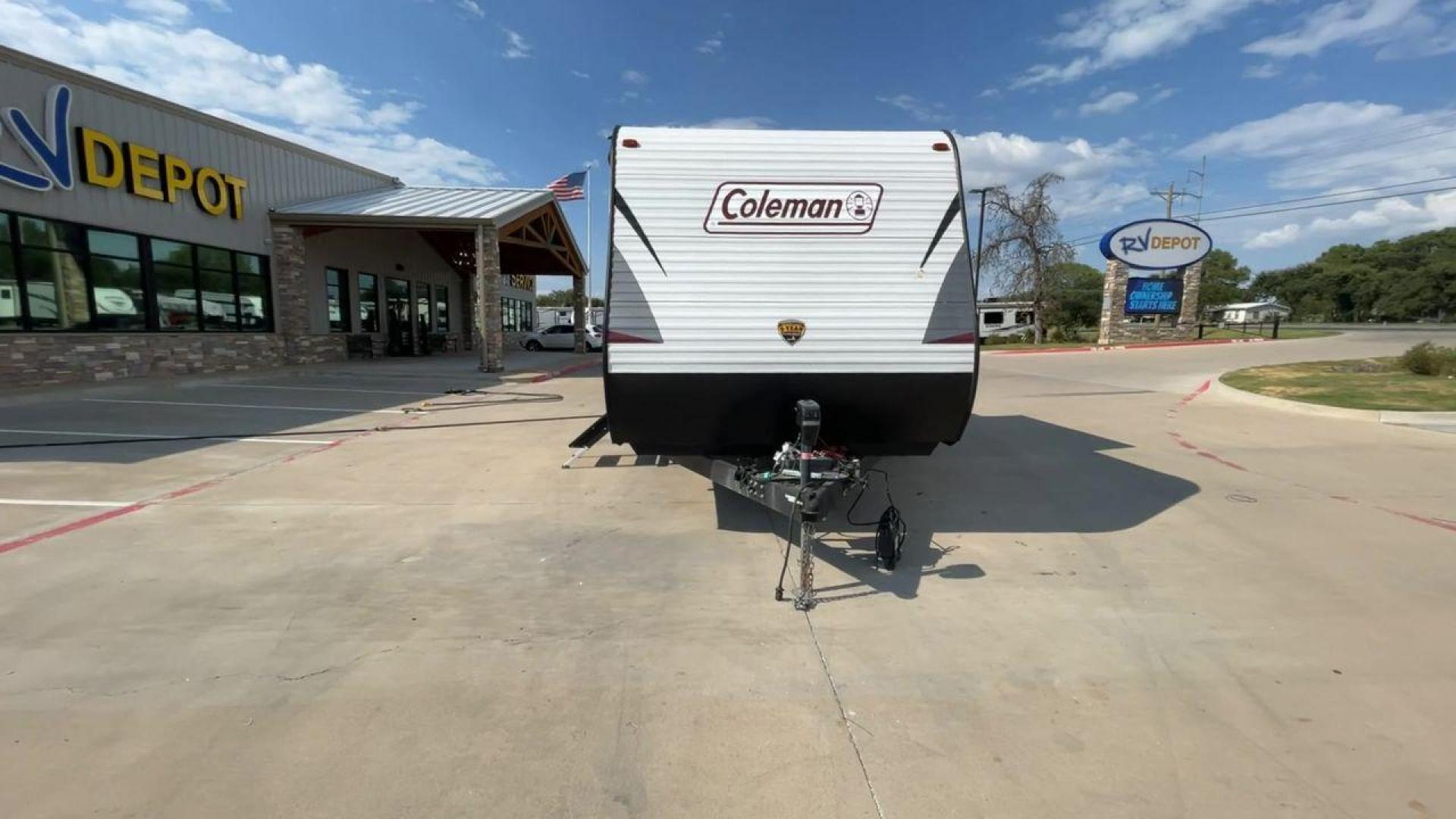 2020 DUTCHMEN COLEMAN 244BH (4YDT24426LH) , Length: 27.58 ft. | Dry Weight: 5,541 lbs. | Slides: 1 transmission, located at 4319 N Main Street, Cleburne, TX, 76033, (817) 221-0660, 32.435829, -97.384178 - Photo#4