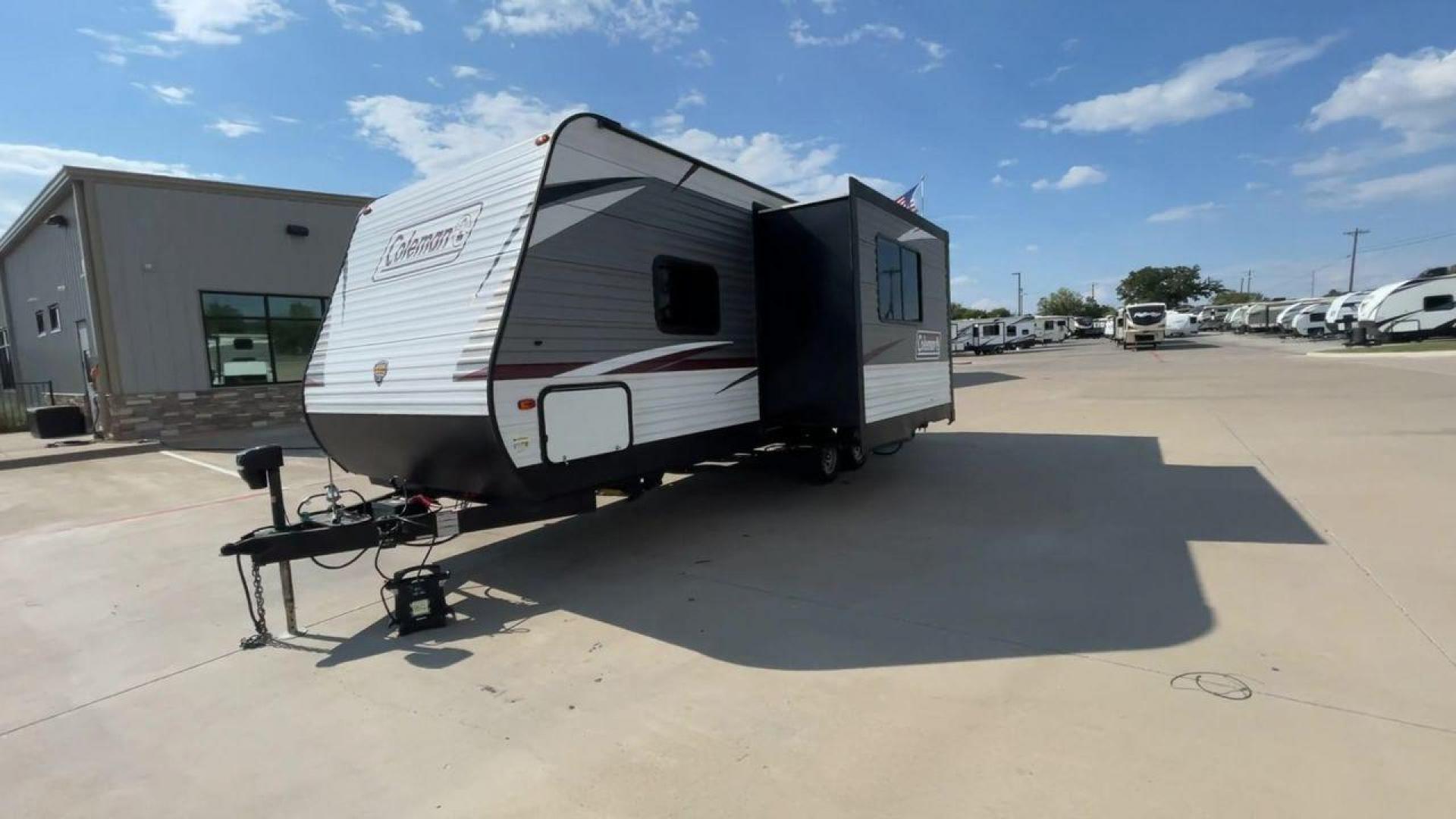 2020 DUTCHMEN COLEMAN 244BH (4YDT24426LH) , Length: 27.58 ft. | Dry Weight: 5,541 lbs. | Slides: 1 transmission, located at 4319 N Main Street, Cleburne, TX, 76033, (817) 221-0660, 32.435829, -97.384178 - Photo#5