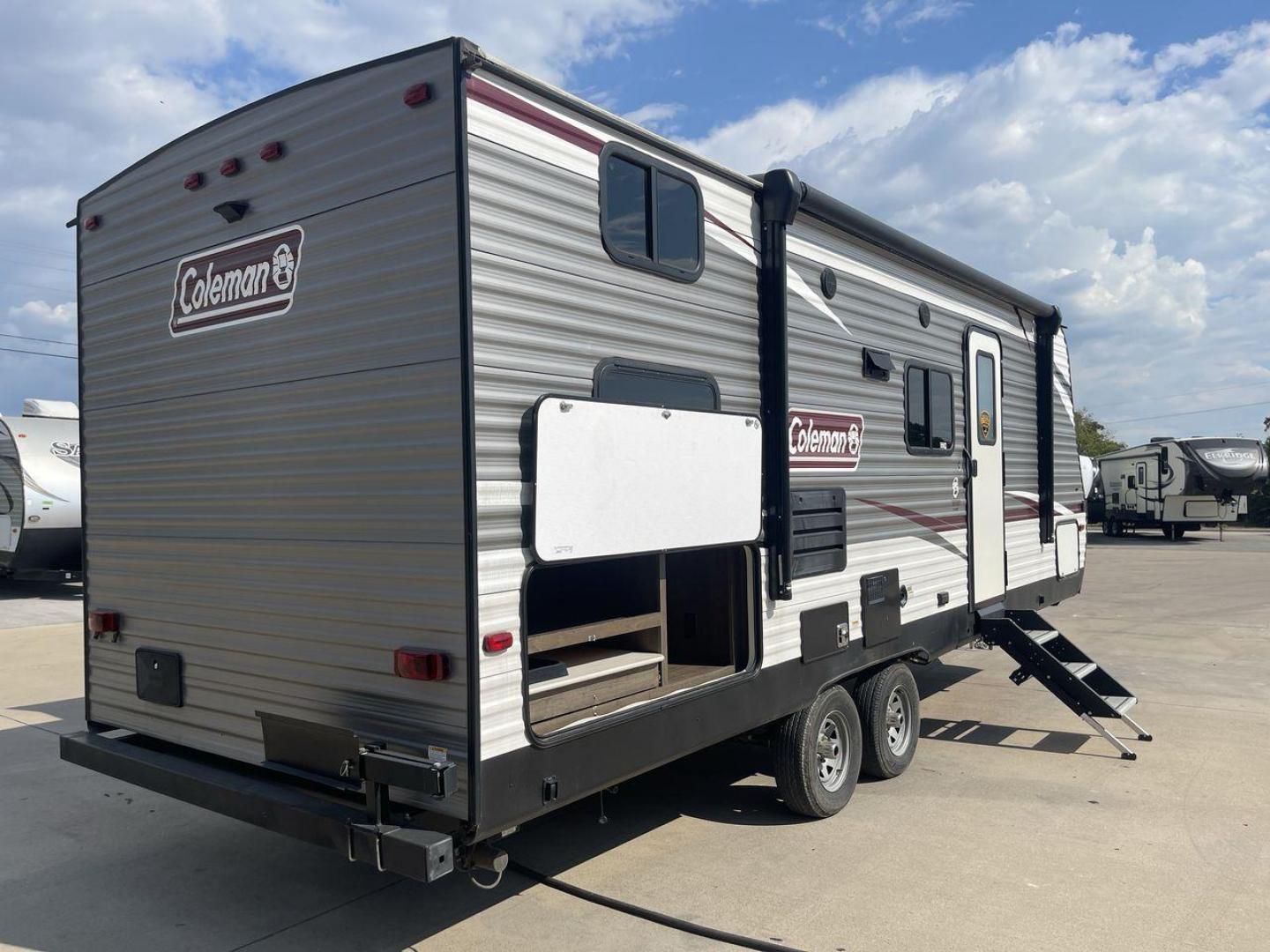 2020 DUTCHMEN COLEMAN 244BH (4YDT24426LH) , Length: 27.58 ft. | Dry Weight: 5,541 lbs. | Slides: 1 transmission, located at 4319 N Main Street, Cleburne, TX, 76033, (817) 221-0660, 32.435829, -97.384178 - Photo#25