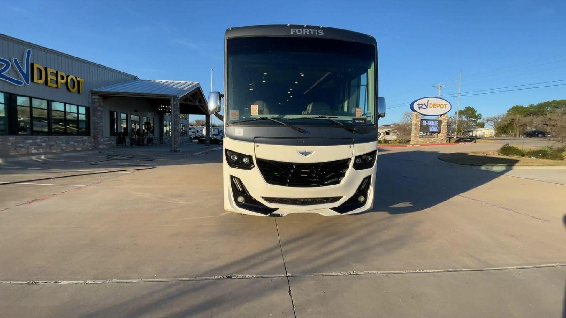 2020 FLEETWOOD FORTIS 33HB (1F66F5DY5K0) , Length: 35.25 ft. | Gross Weight: 22,000 lbs. | Slides: 2 transmission, located at 4319 N Main Street, Cleburne, TX, 76033, (817) 221-0660, 32.435829, -97.384178 - The 2020 Fleetwood Fortis 33HB is a high-quality Class A motorhome designed for travelers who want the perfect blend of luxury, convenience, and functionality. Its thoughtfully designed floor plan and modern amenities make it ideal for families or couples seeking adventure and comfort on the road. T - Photo#4